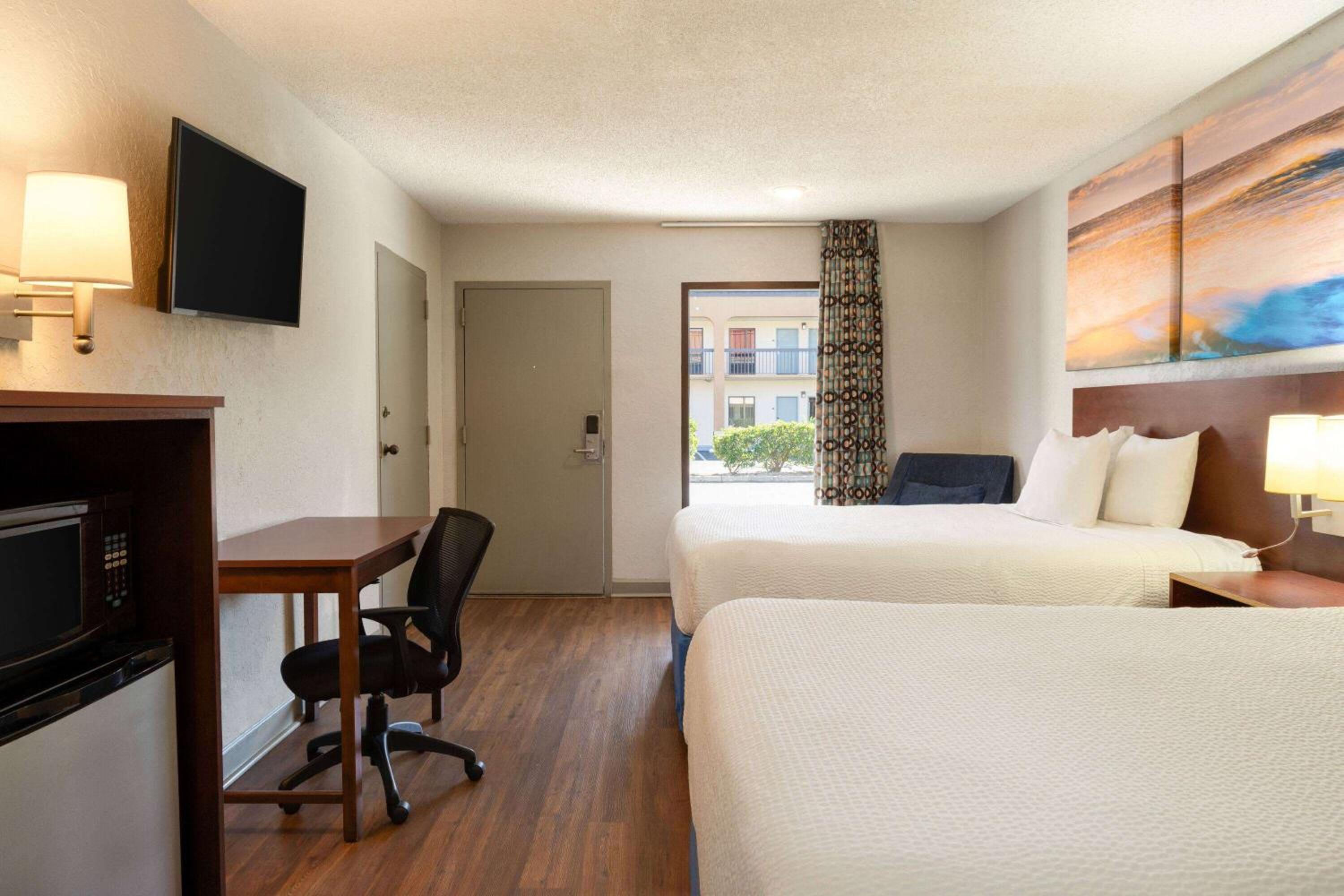 Queen Room with Two Queen Beds - Non-Smoking - Photo 1
