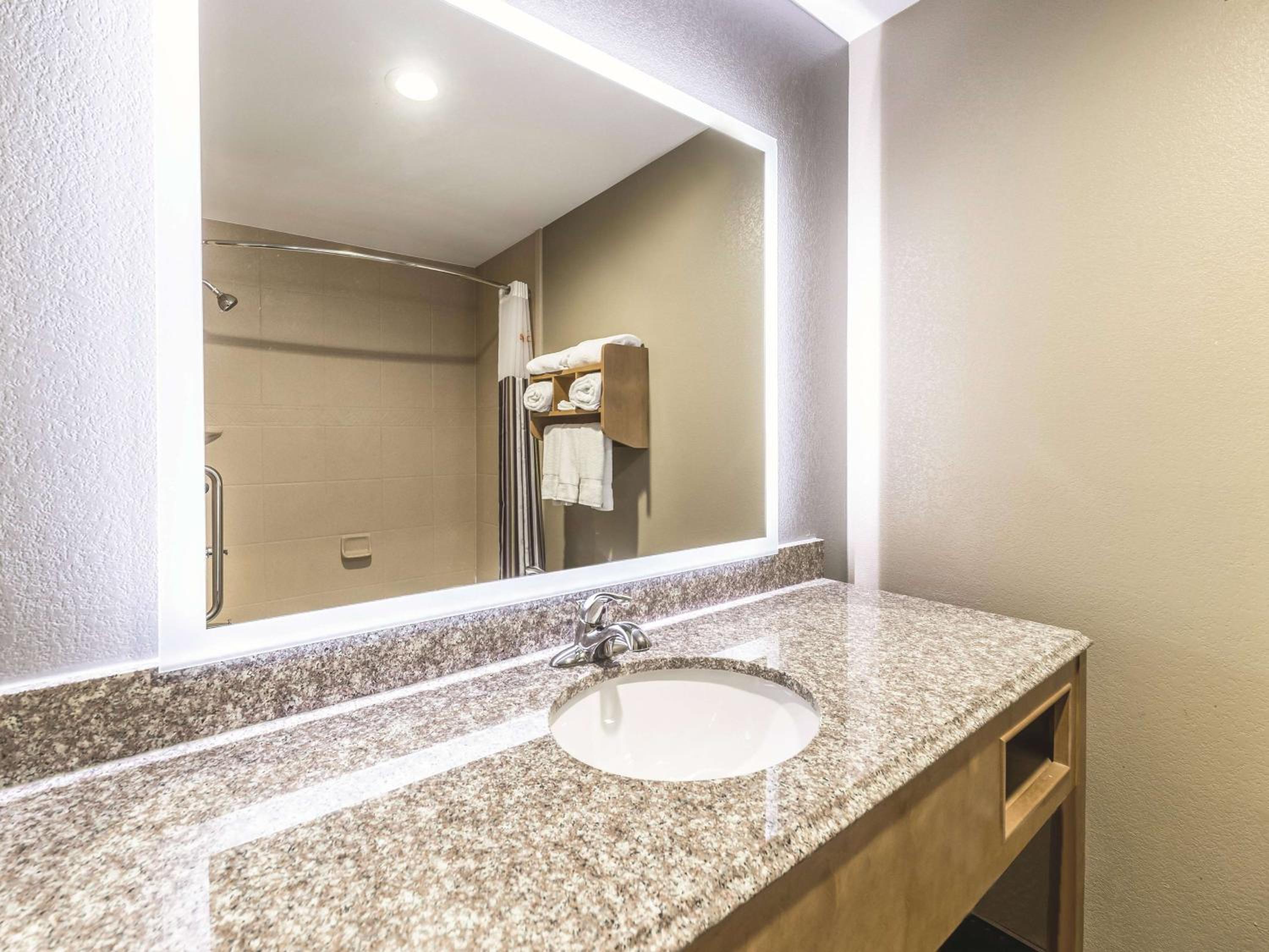 Double Room with Two Double Beds - Photo 4