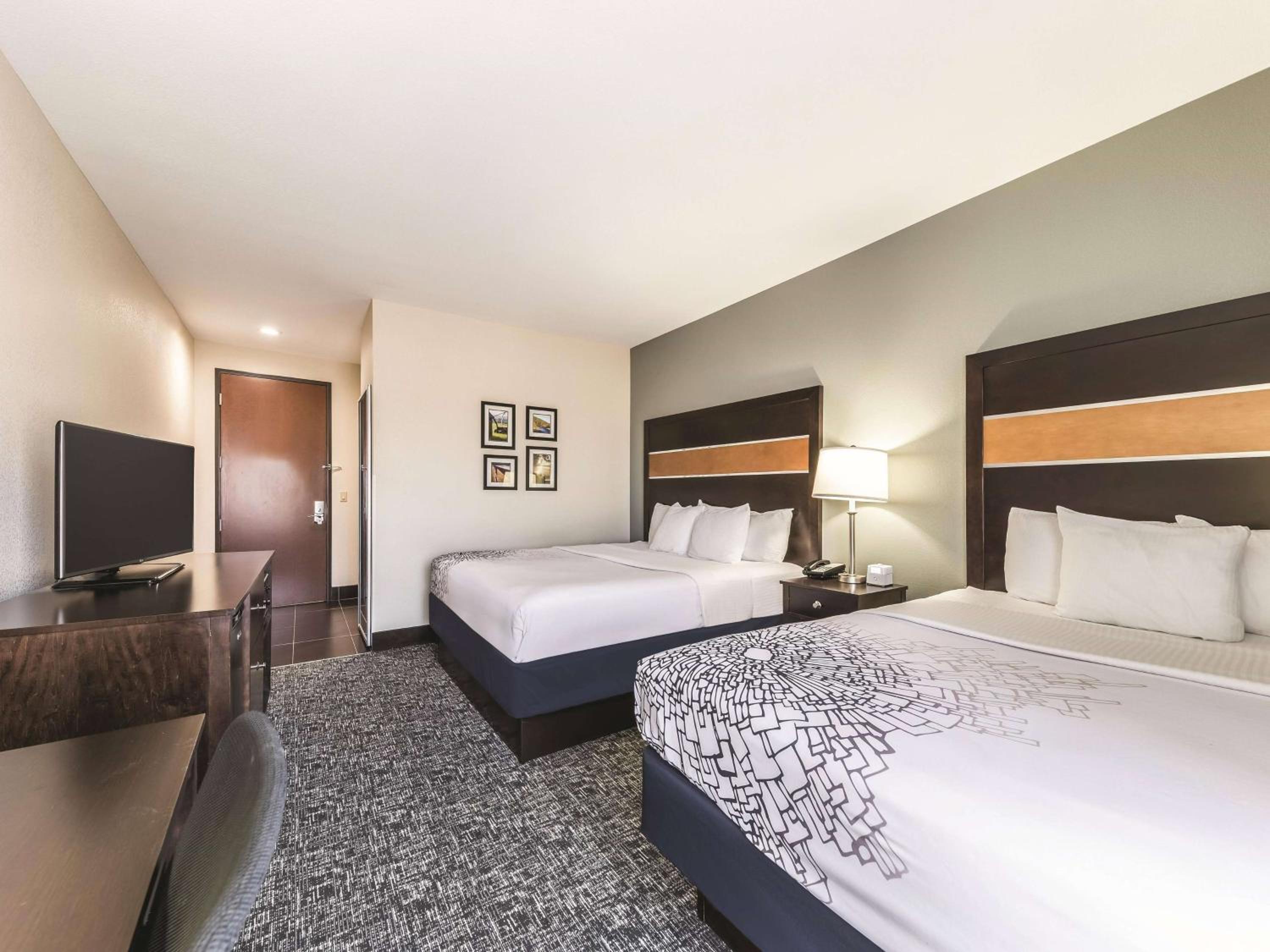 Double Room with Two Double Beds - Photo 2
