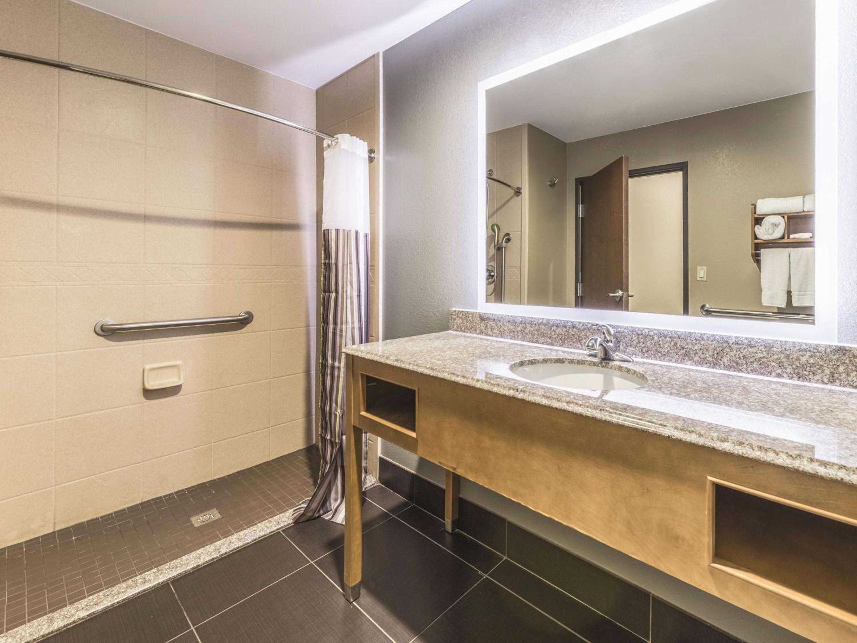 King Room - Mobility Access - Photo 4