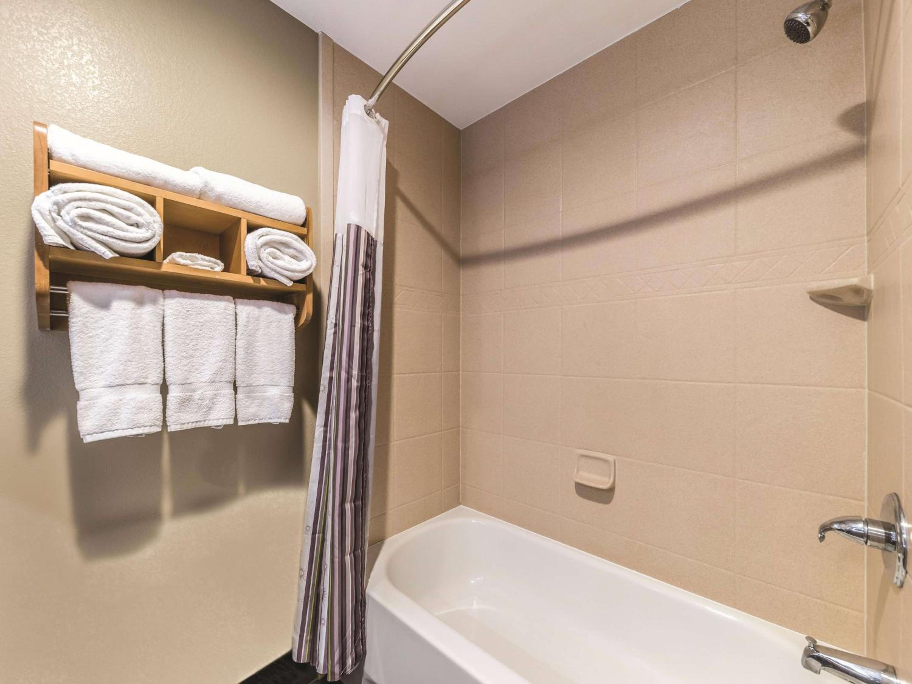 Deluxe King Room - Non-Smoking - Photo 2