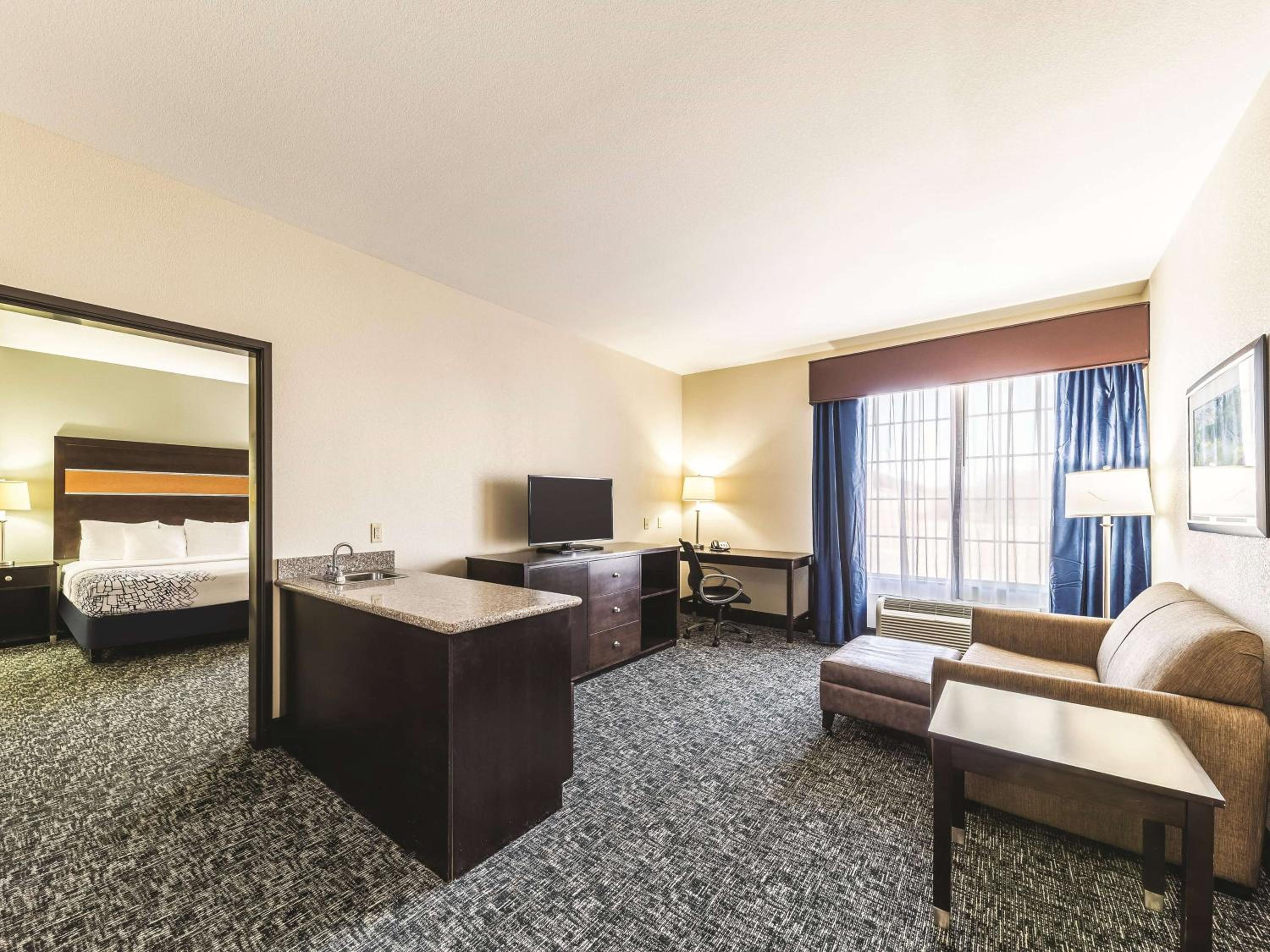 Deluxe Two-Room King Suite - Mobility Access/Non-Smoking - Photo 1