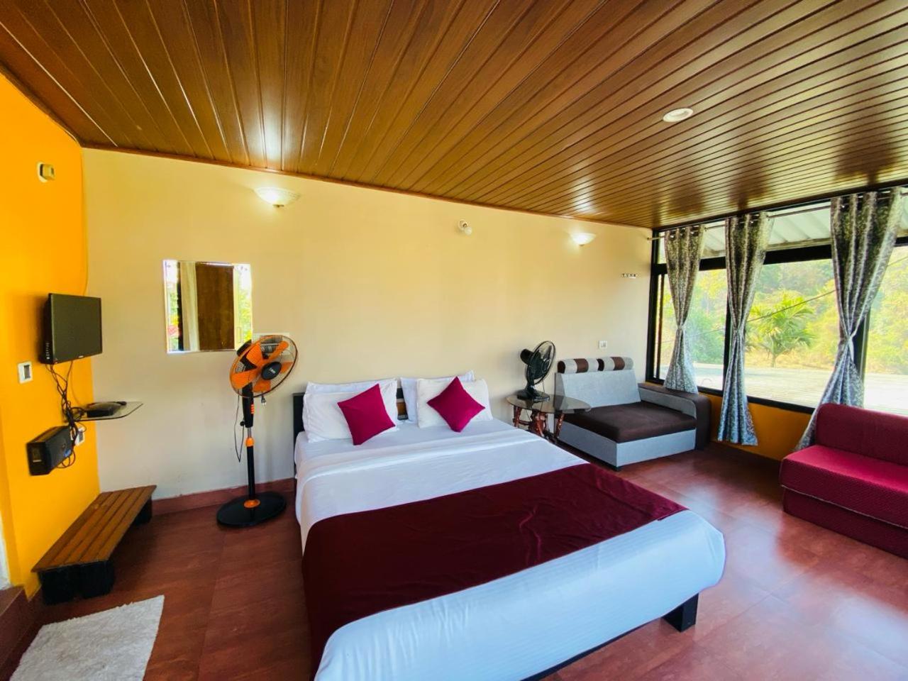 Deluxe Double Room With Balcony