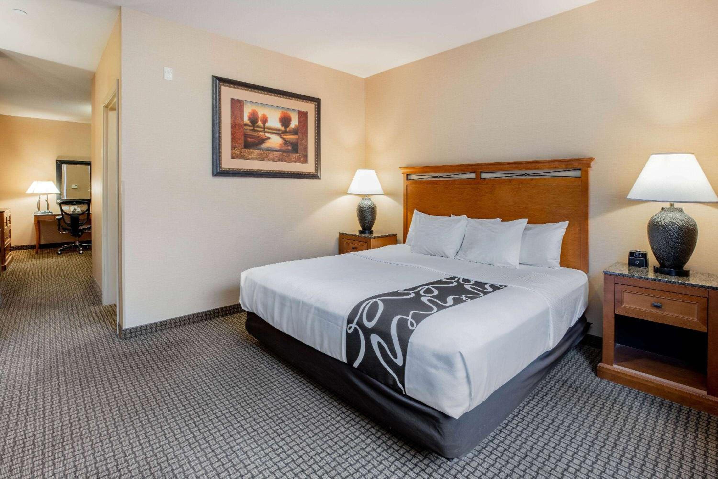 One-Bedroom King Suite - Non-Smoking - Photo 1