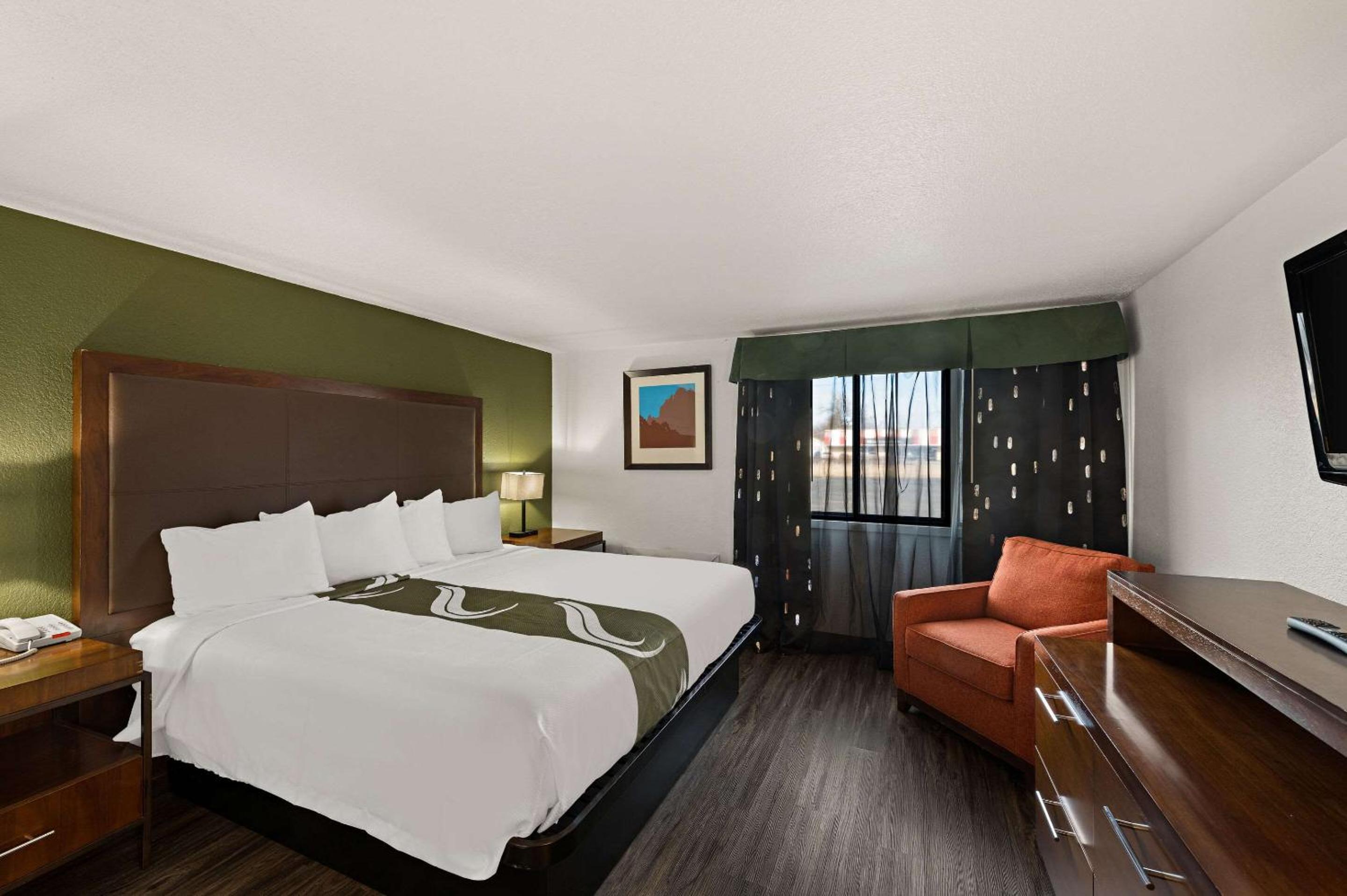 King Suite - Photo 3