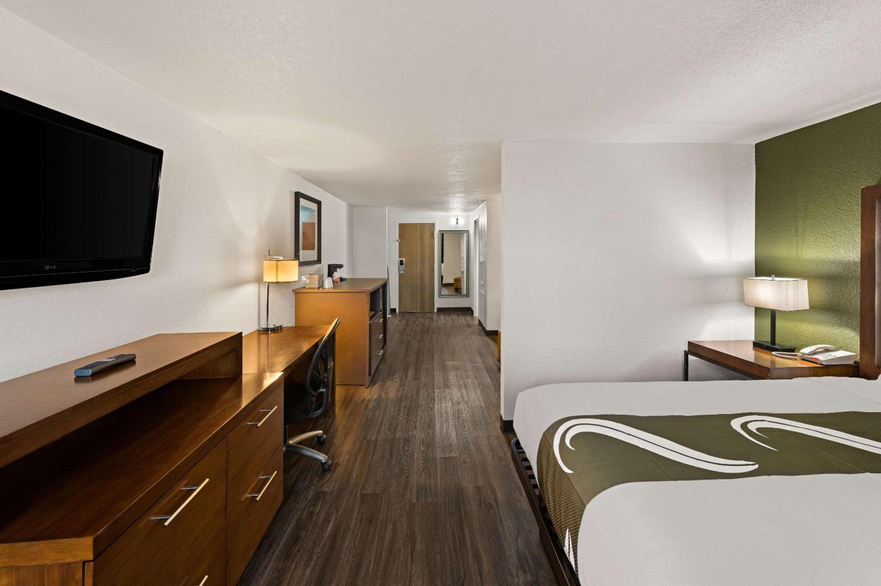 King Suite - Photo 2