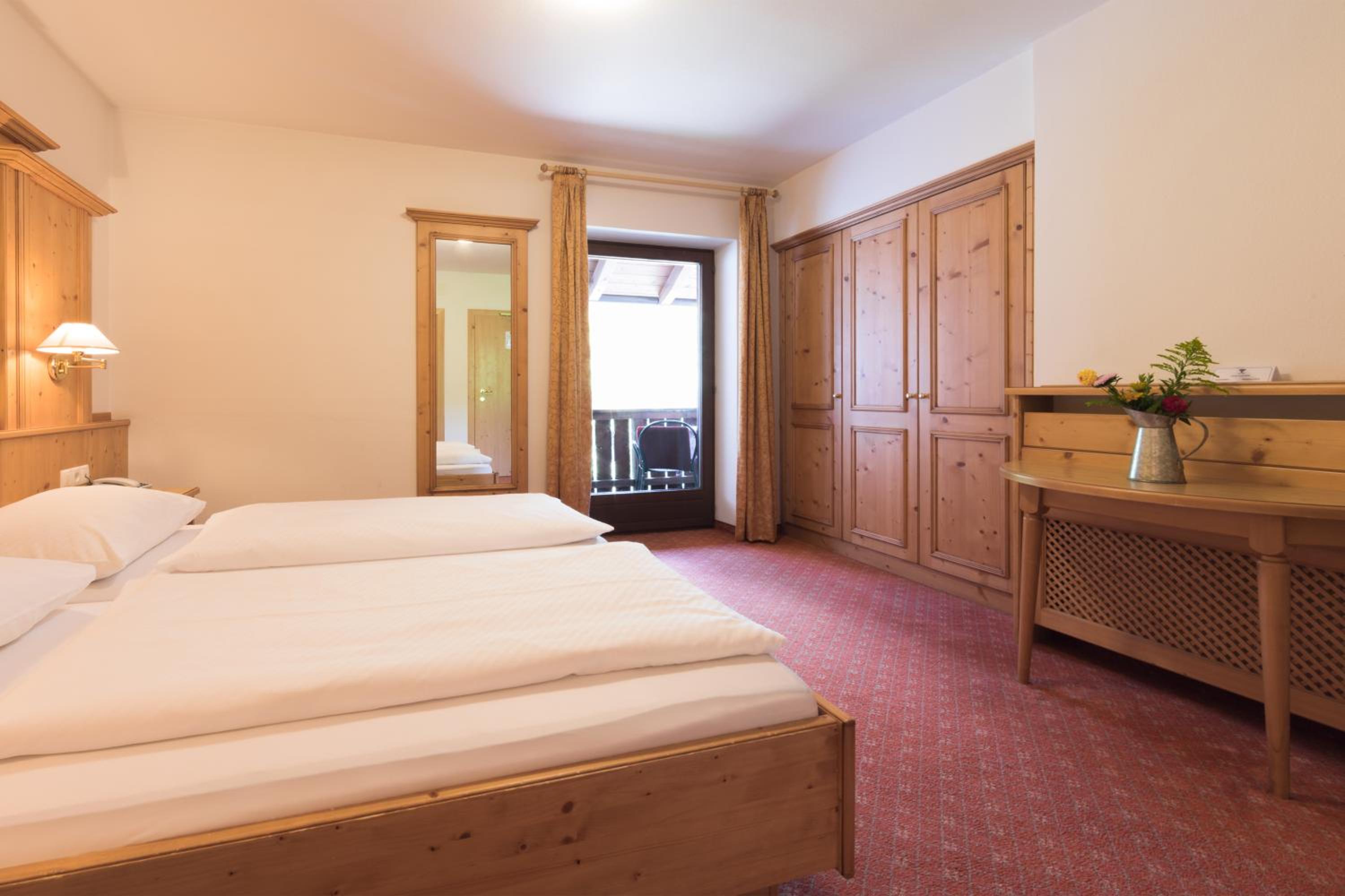 Double Room with Balcony - Photo 2