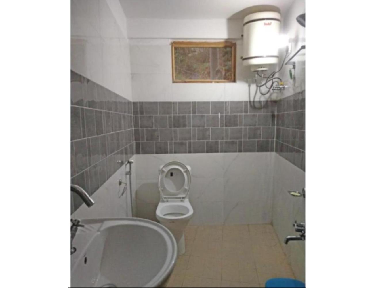Double Room - Photo 6