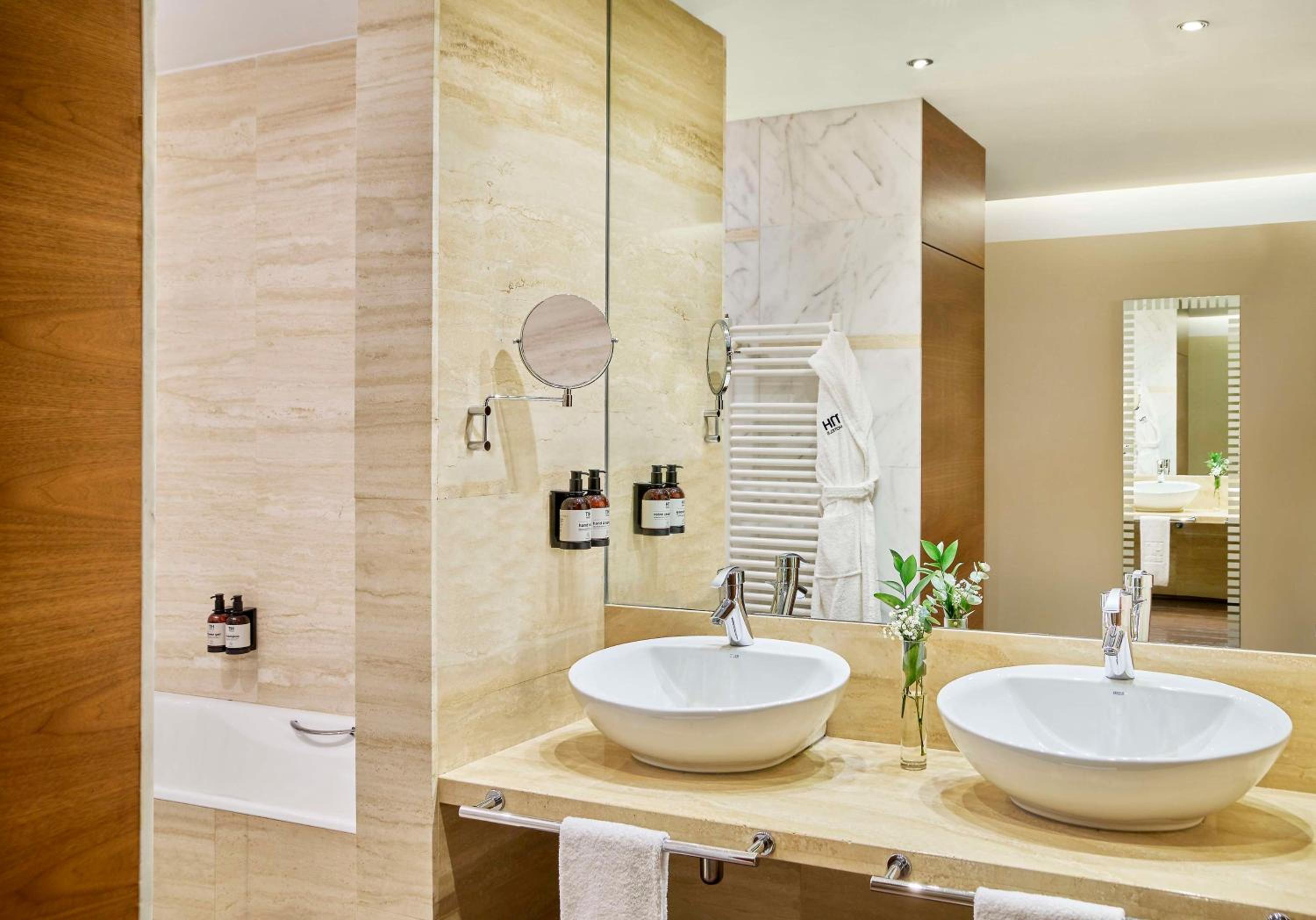Standard Double or Twin Room - Photo 4