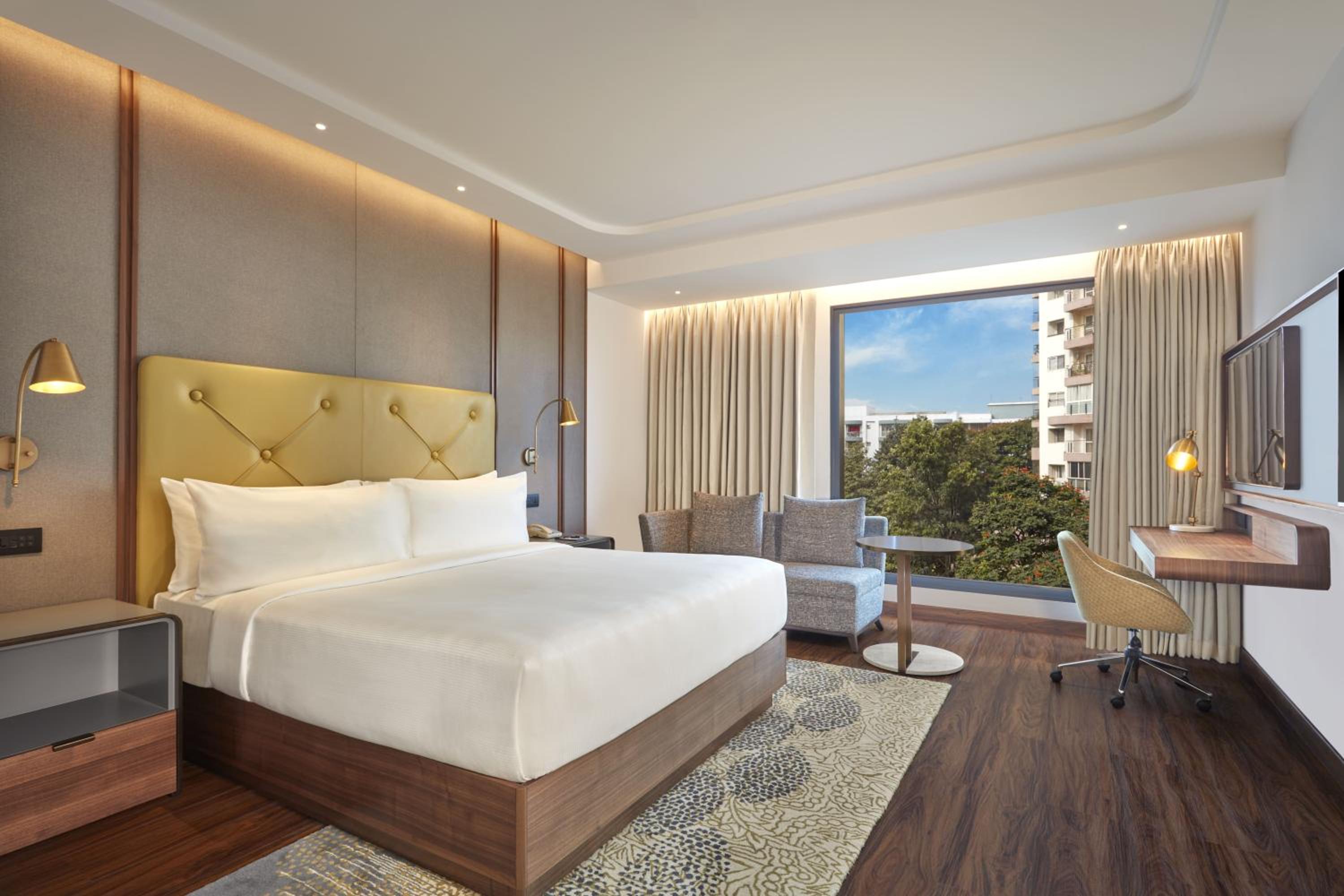 King Room - Mobility Accessible  - Photo 7