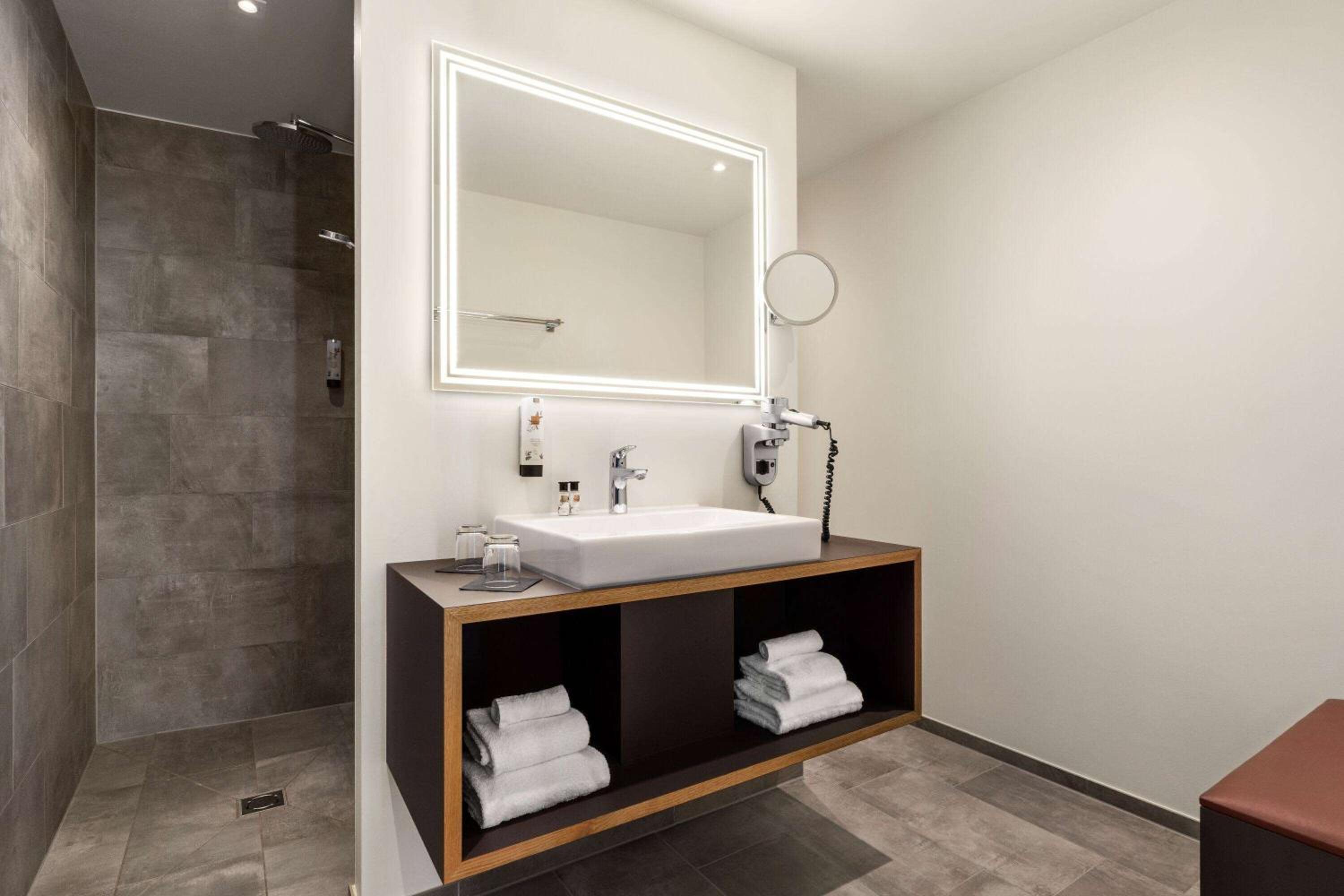 Comfort Room - Photo 2