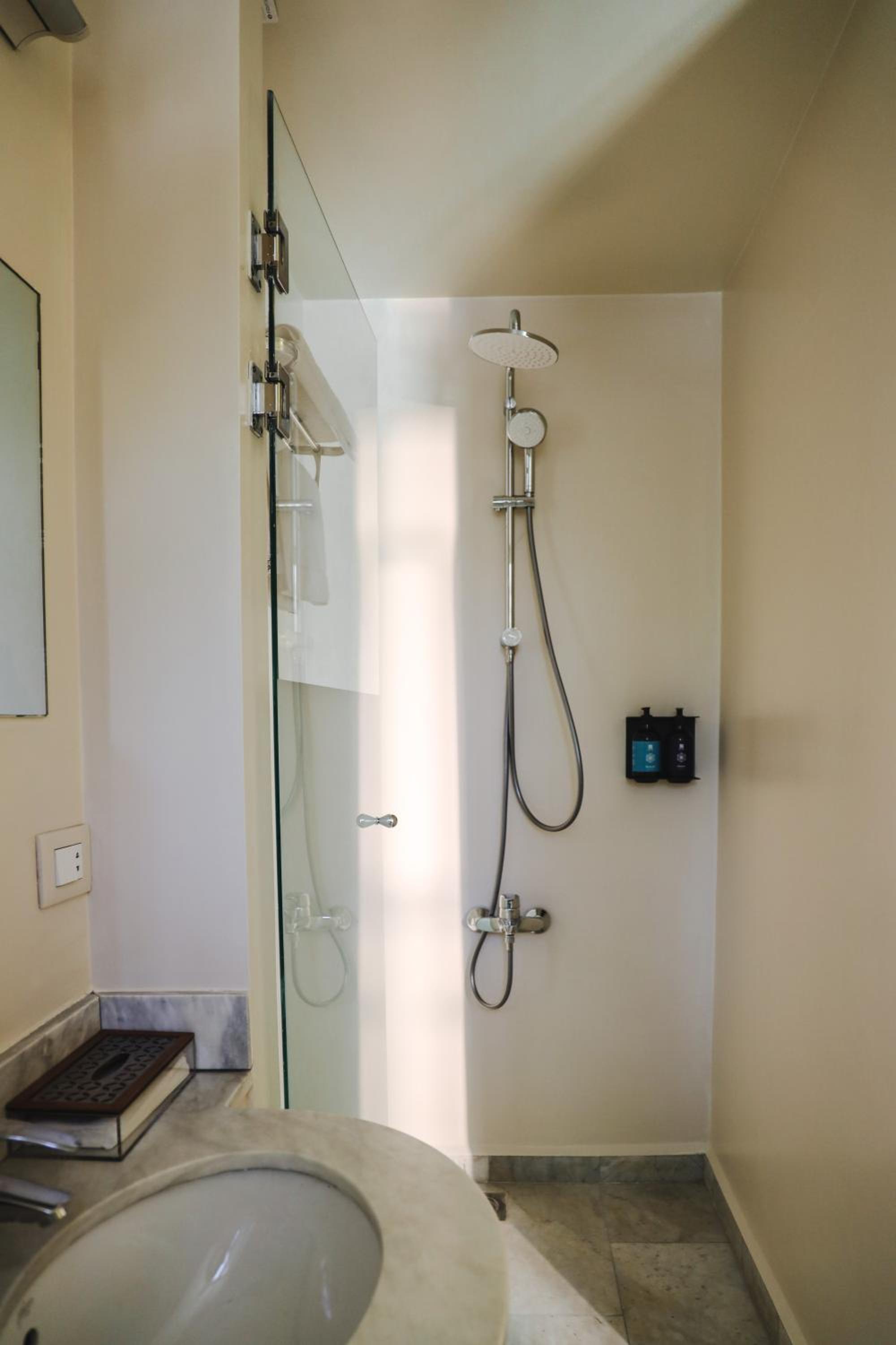 Double Room with Private Bathroom photo 3