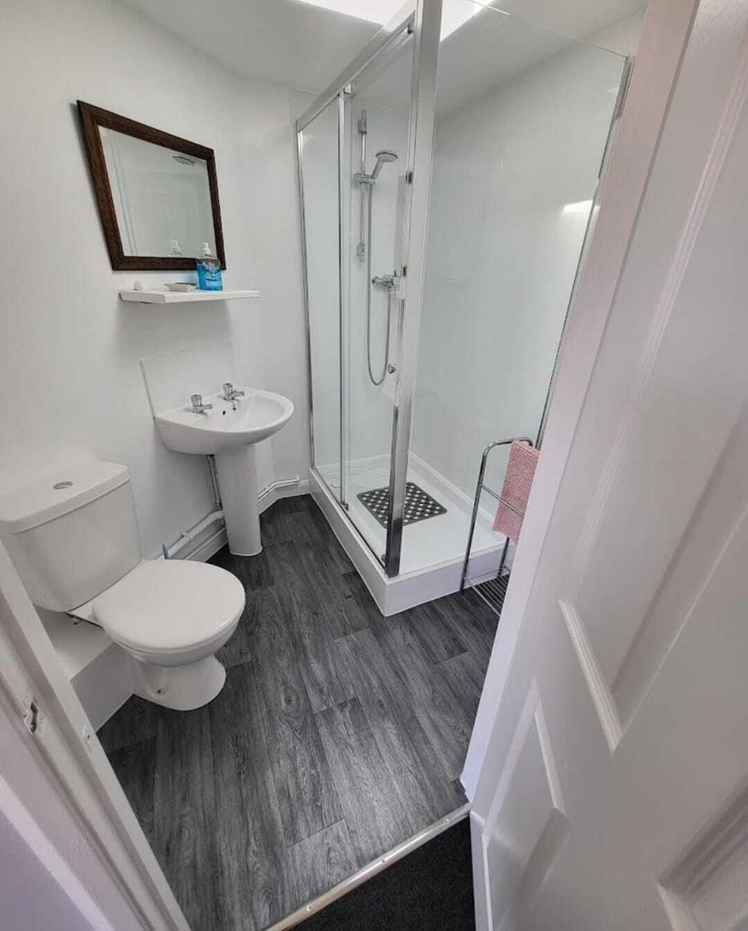 Single Room with Shower photo 3
