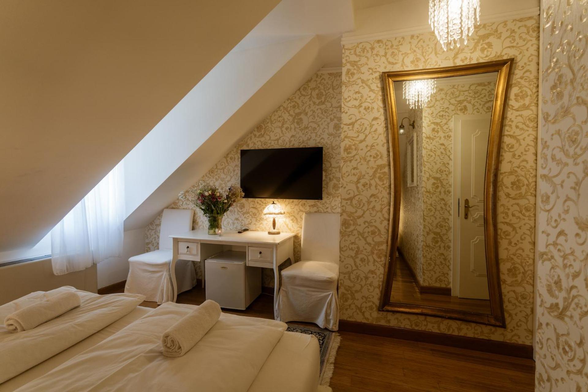 Double Room - Photo 4