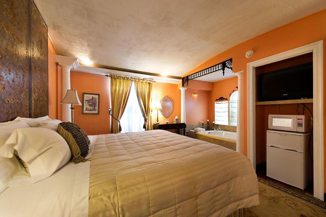 One-Bedroom King Suite