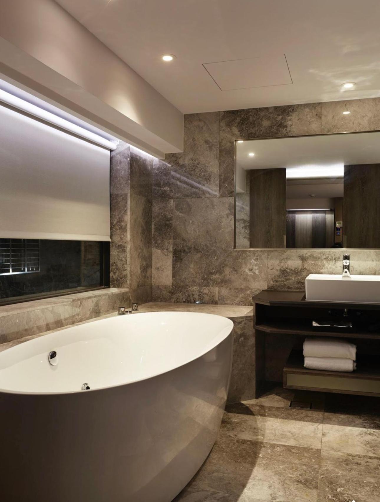 Deluxe Double Room with Balcony and Bathtub