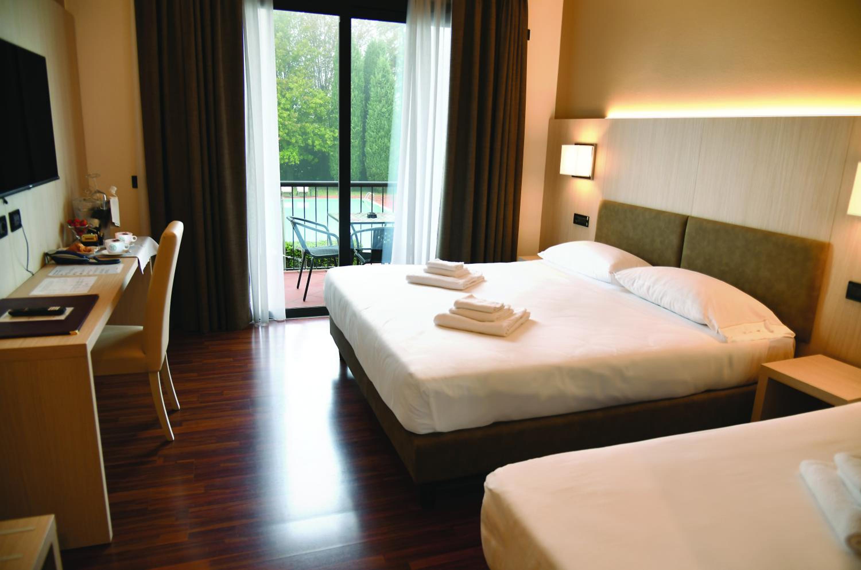 Double or Twin Room - Photo 9
