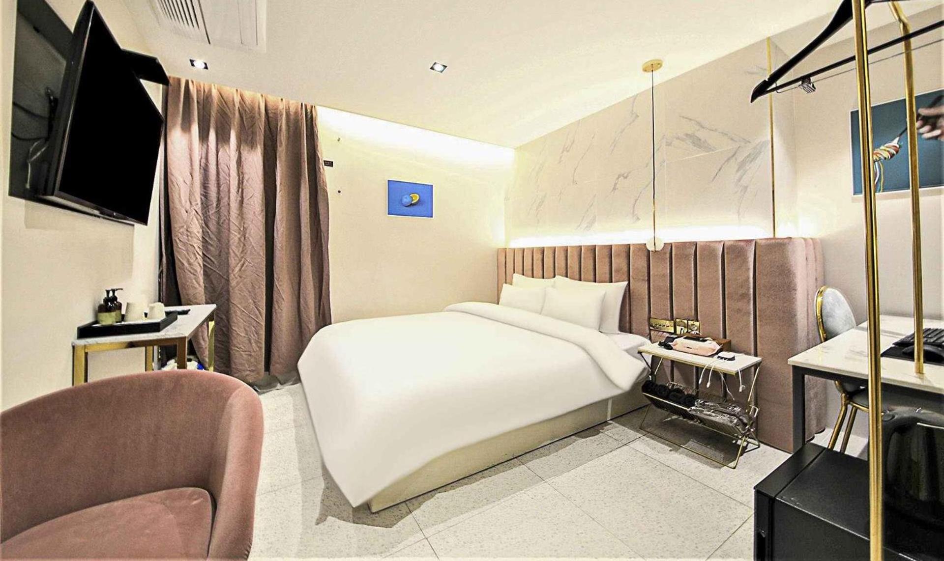 Standard King Room