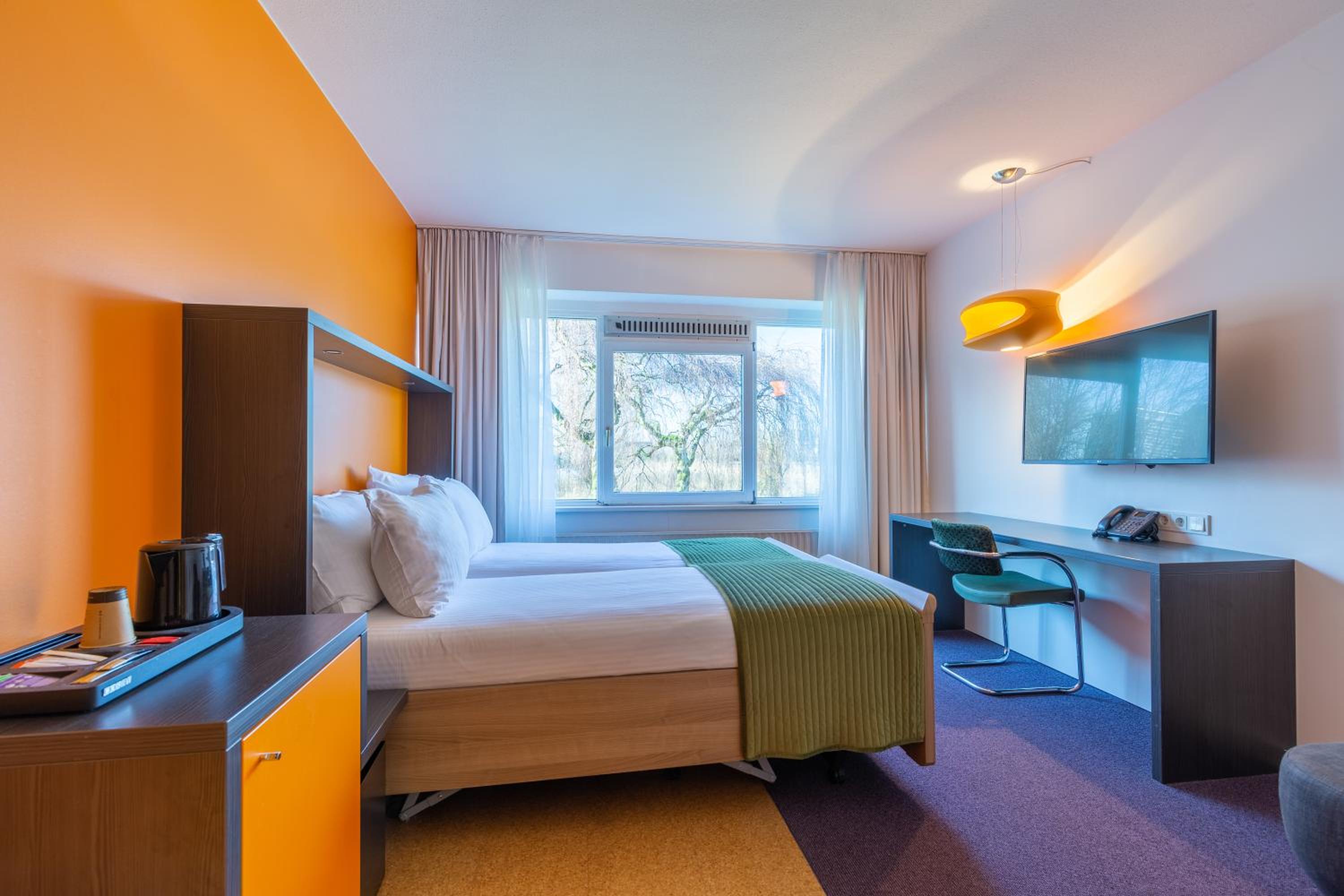 Twin Room with Walk-In Shower  - Disability Access/Non-Smoking photo 1