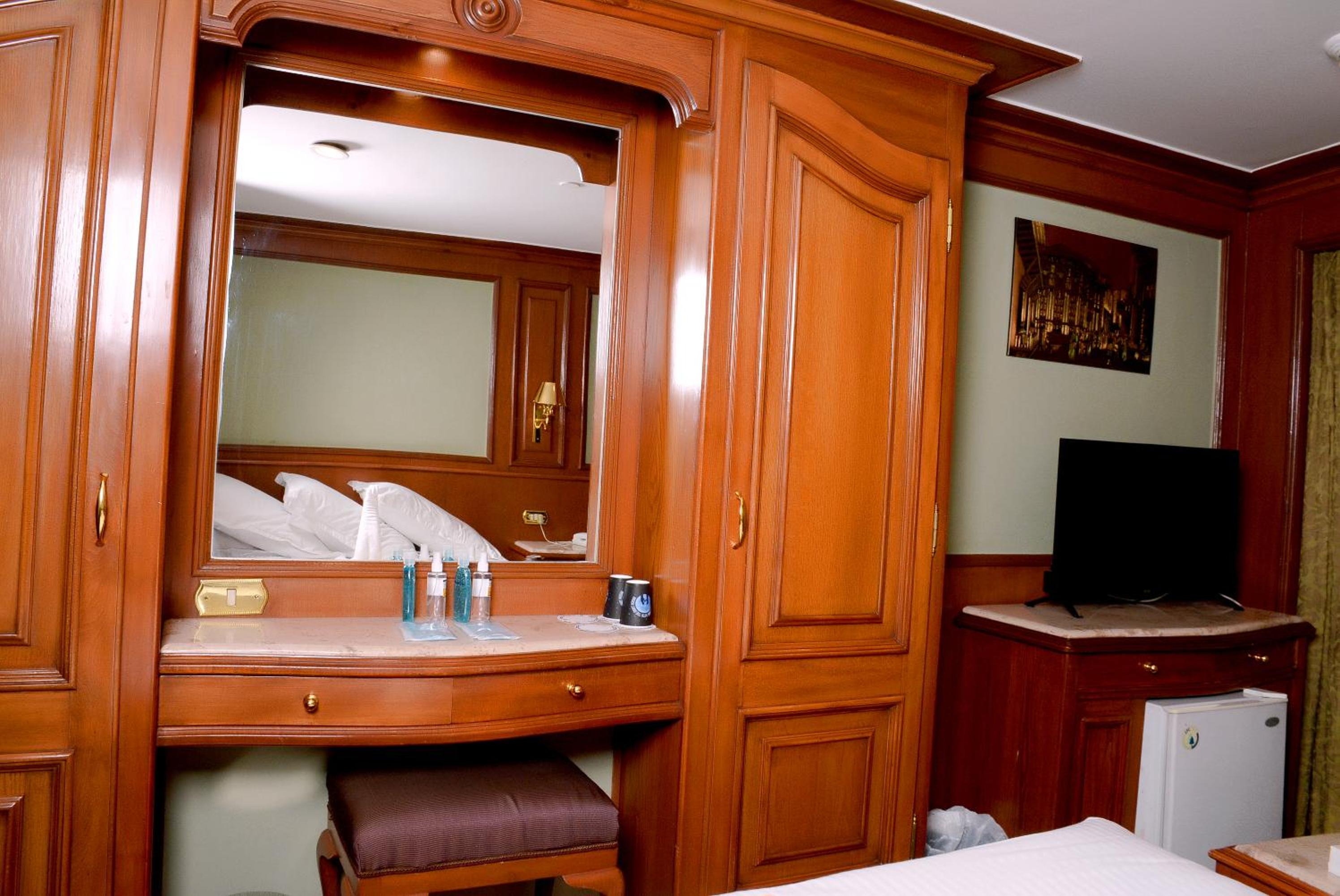 Superior Single Room with Lake View