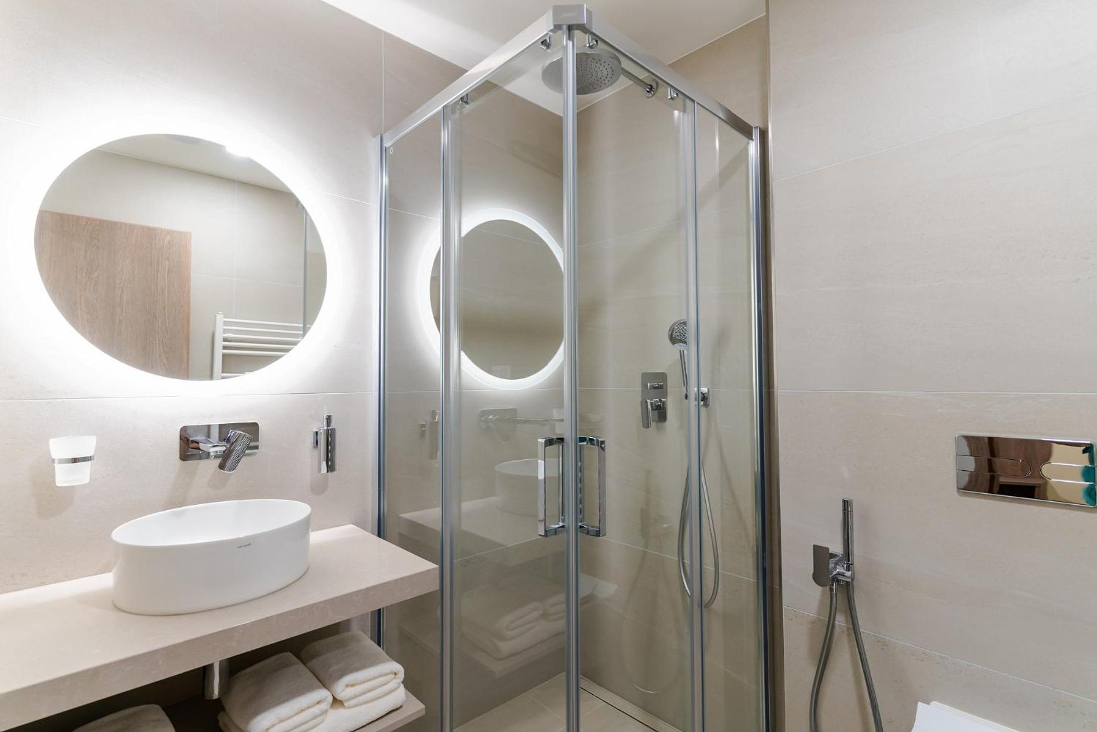 Double or Twin Room with Mountain View - Photo 11