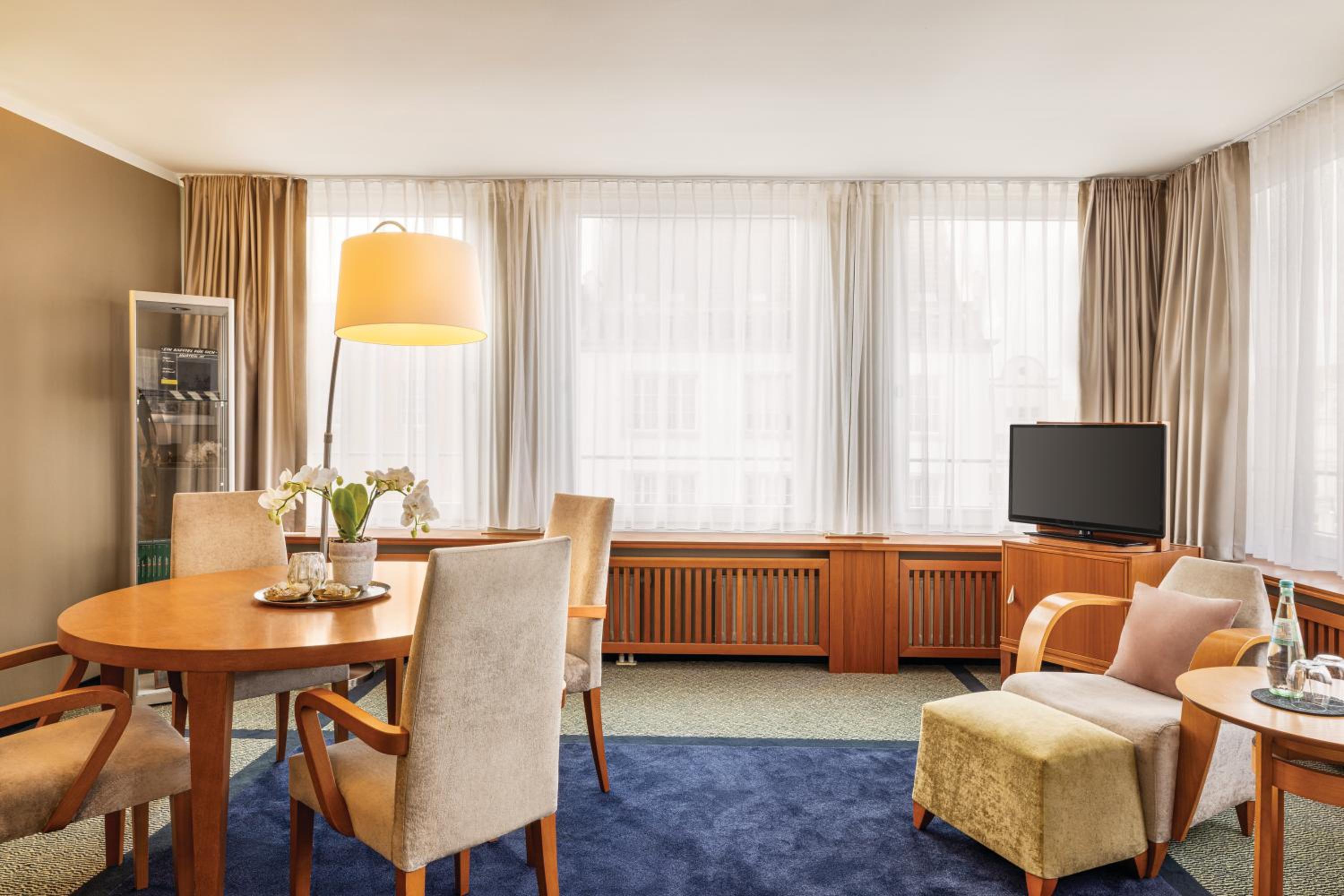 Suite - Photo 5