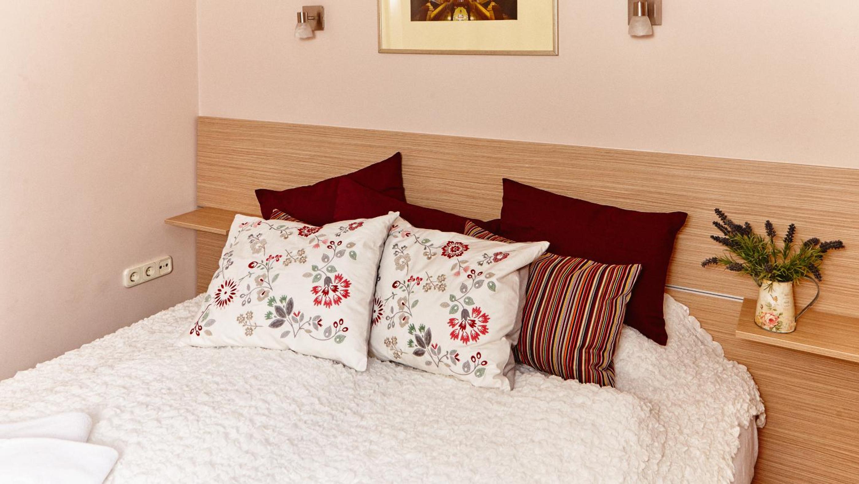 Double or Twin Room - Photo 5