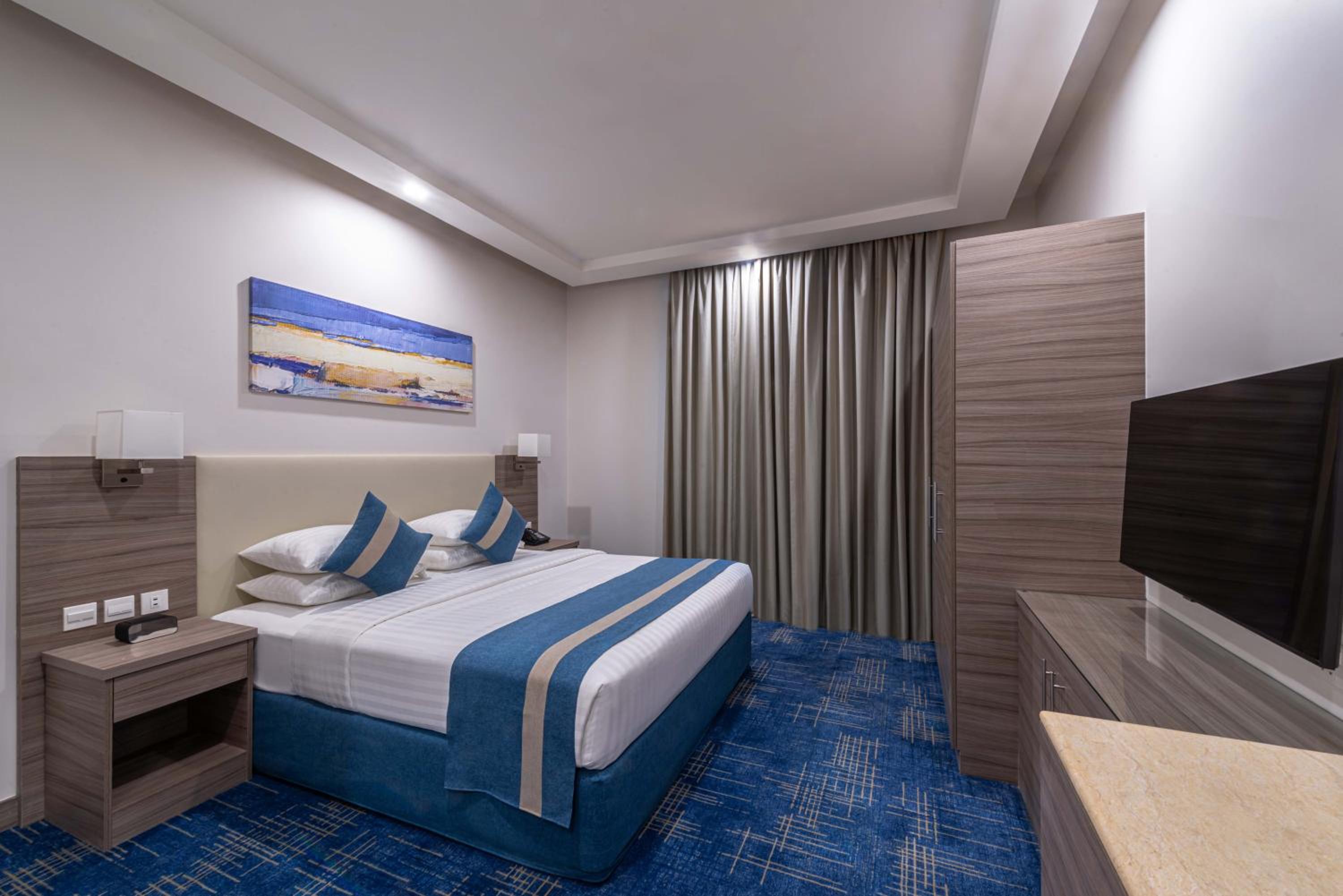 Superior King Room with City View - Non-Smoking - Photo 1