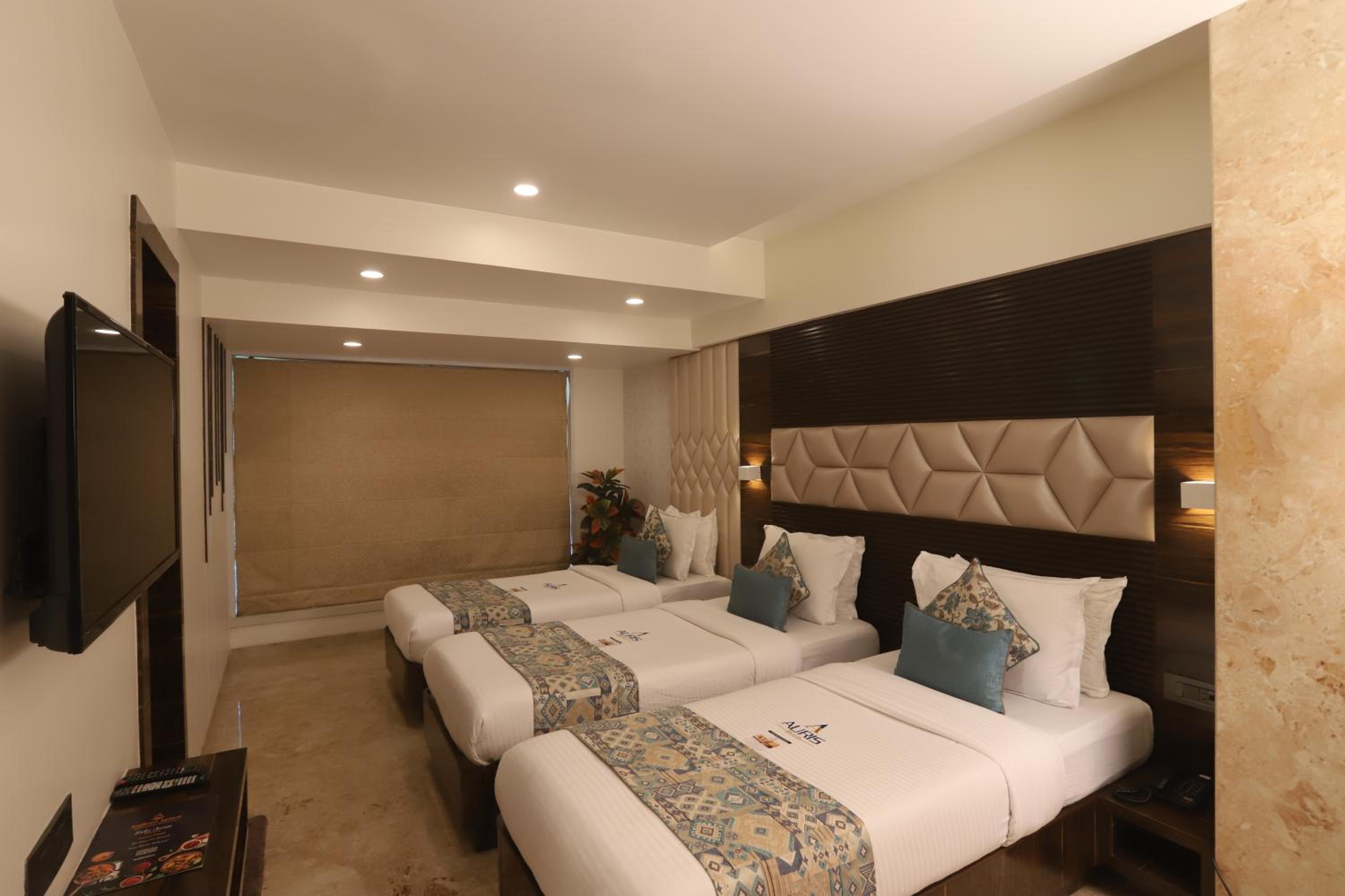 Triple Room - Photo 11