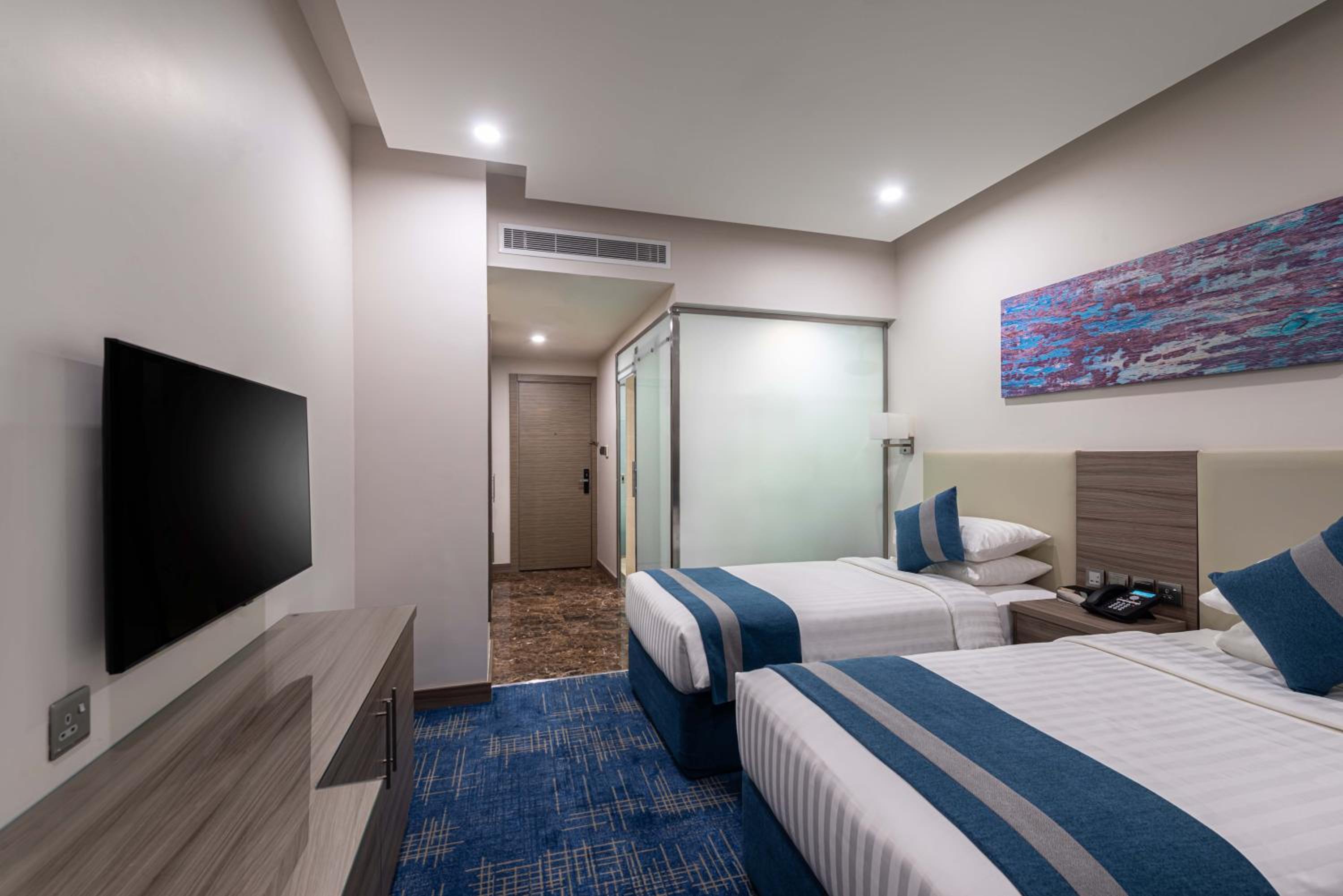 Superior Twin Room with City View - Non-Smoking - Photo 4