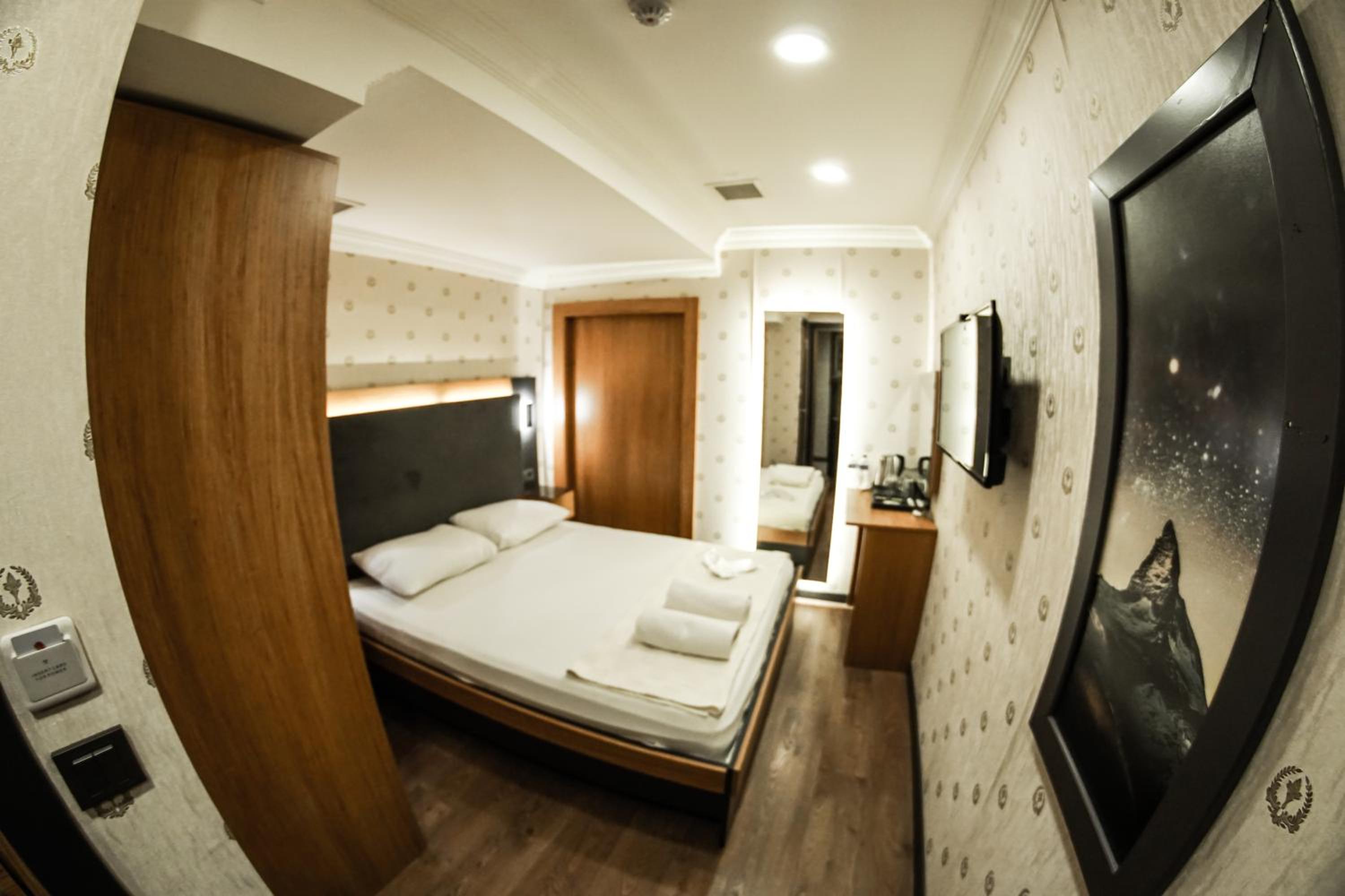 Economy Double Room photo 2