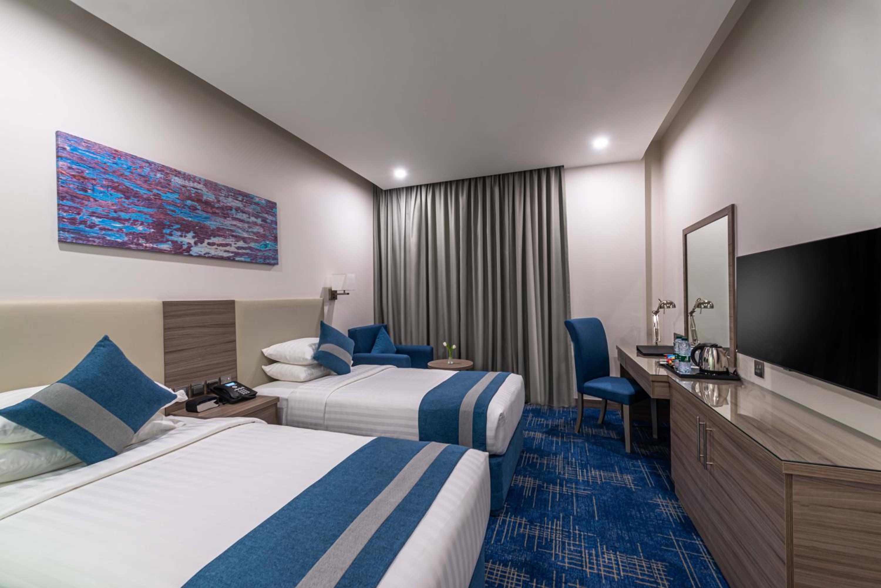 Superior Twin Room with City View - Non-Smoking - Photo 2