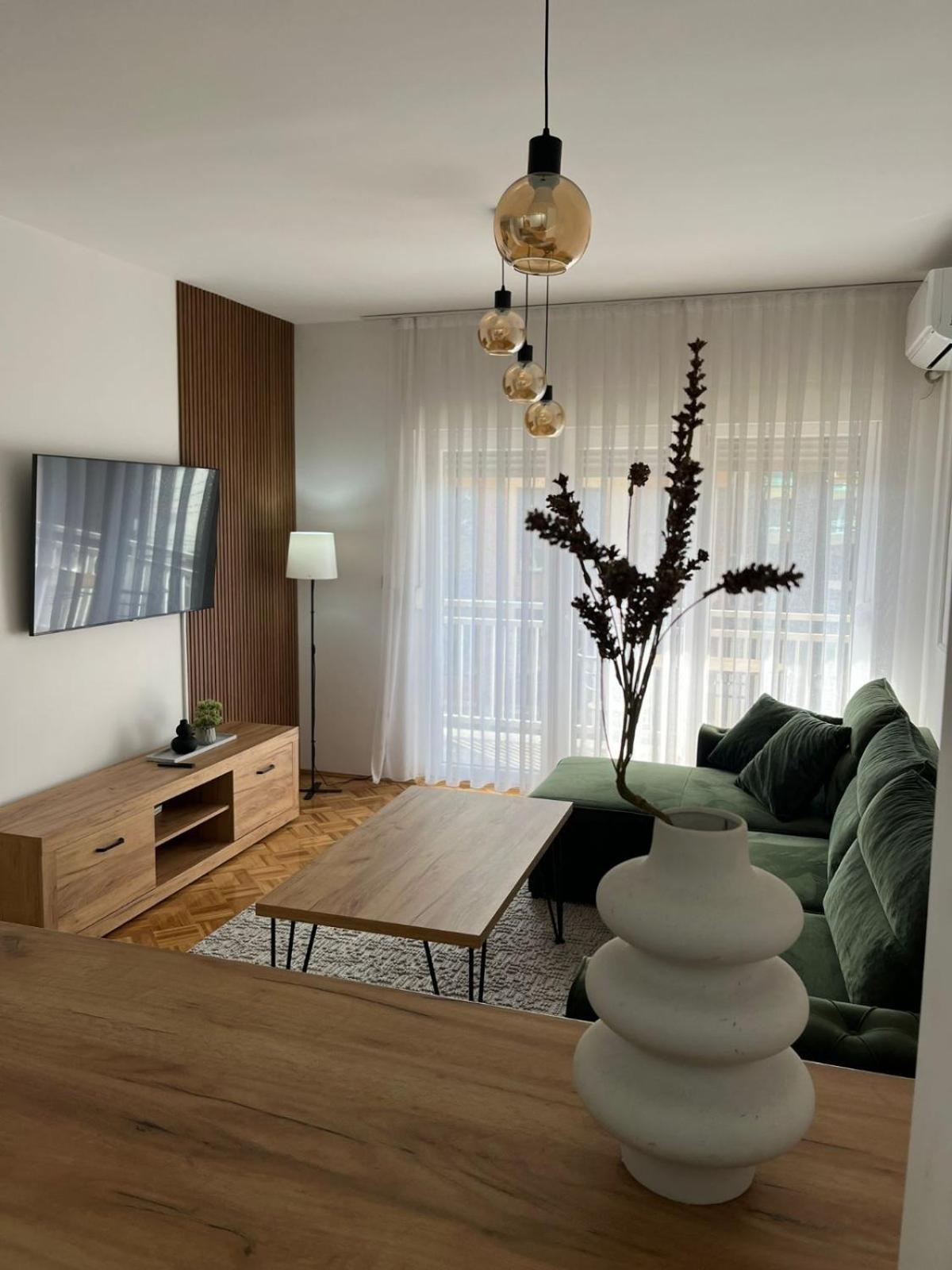 One-Bedroom Apartment photo 1