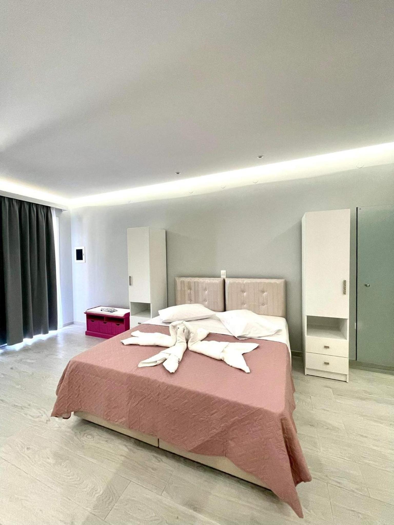 Apartment with Terrace photo 2