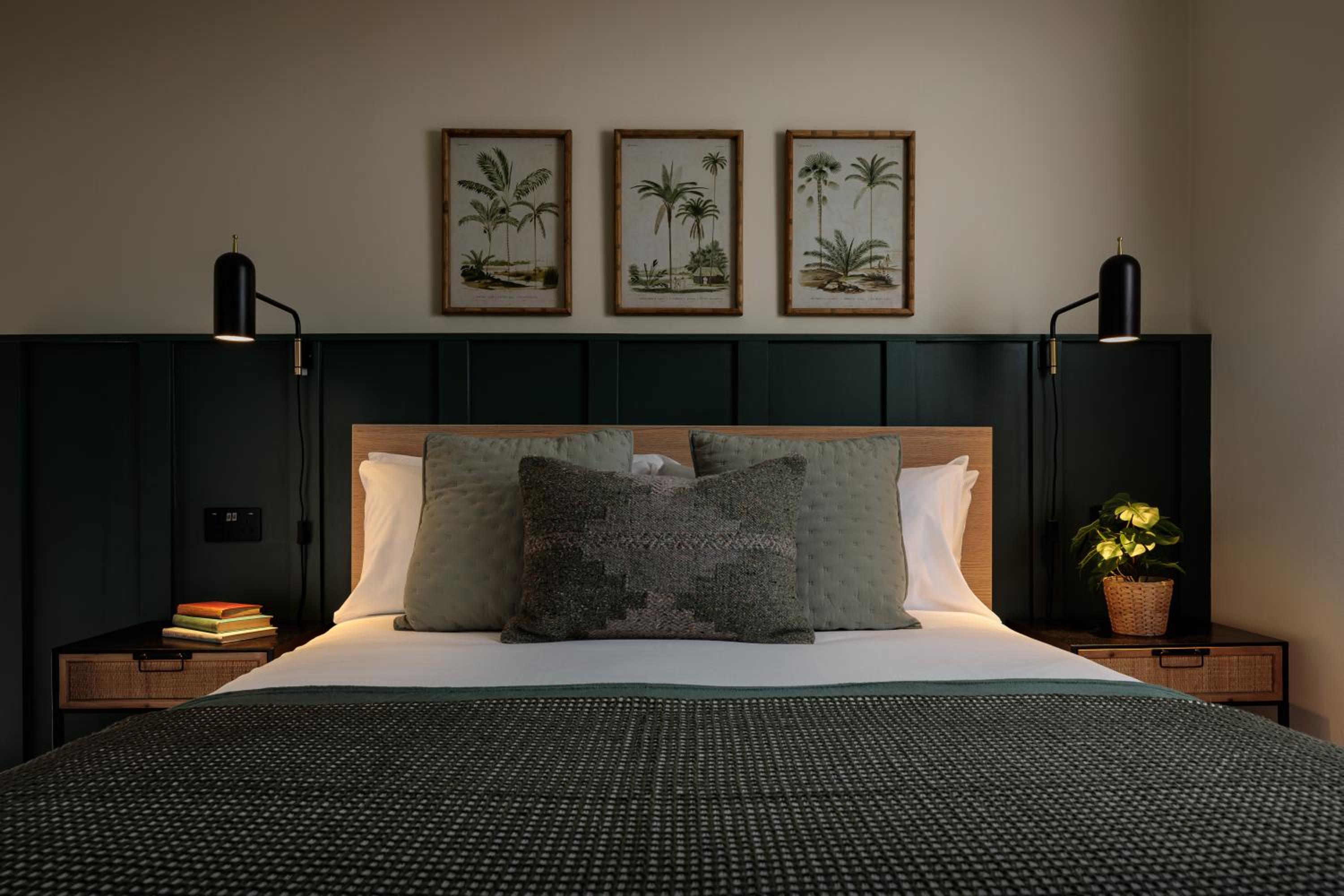  King Room En Suite with Kitchenette photo 1