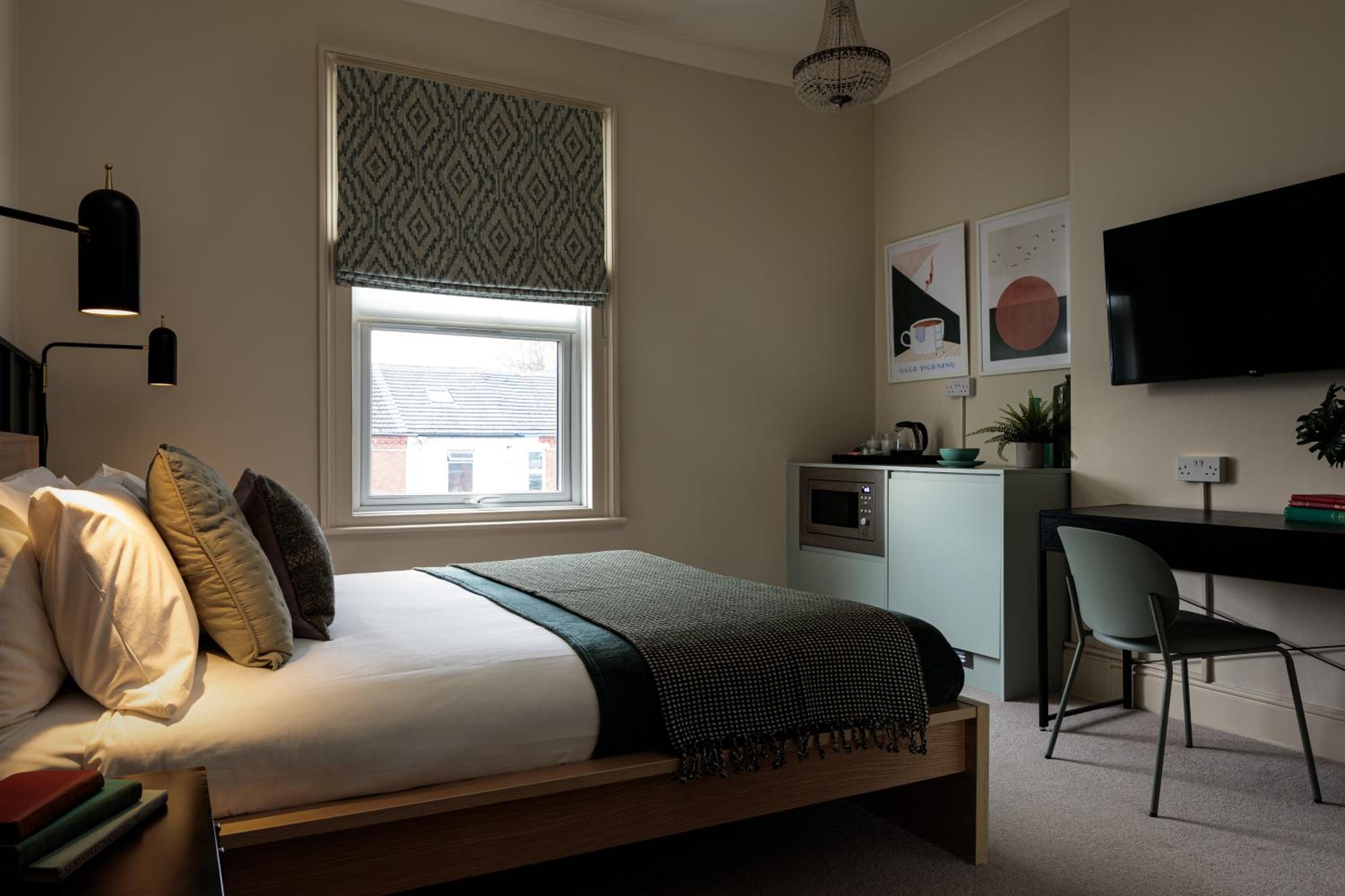  King Room En Suite with Kitchenette photo 3