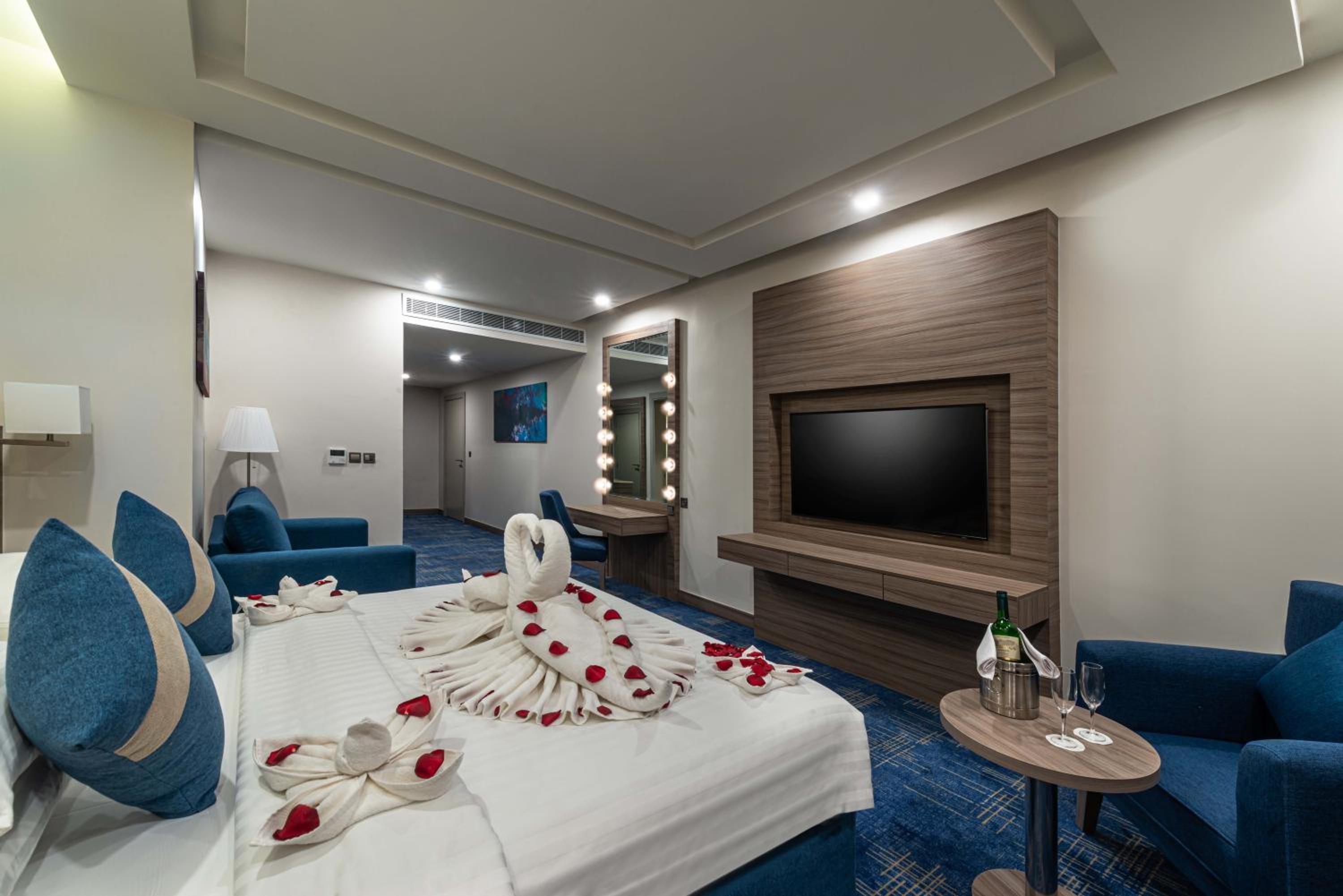 Premium Apartment with King Bed and View - Non-Smoking - Photo 3