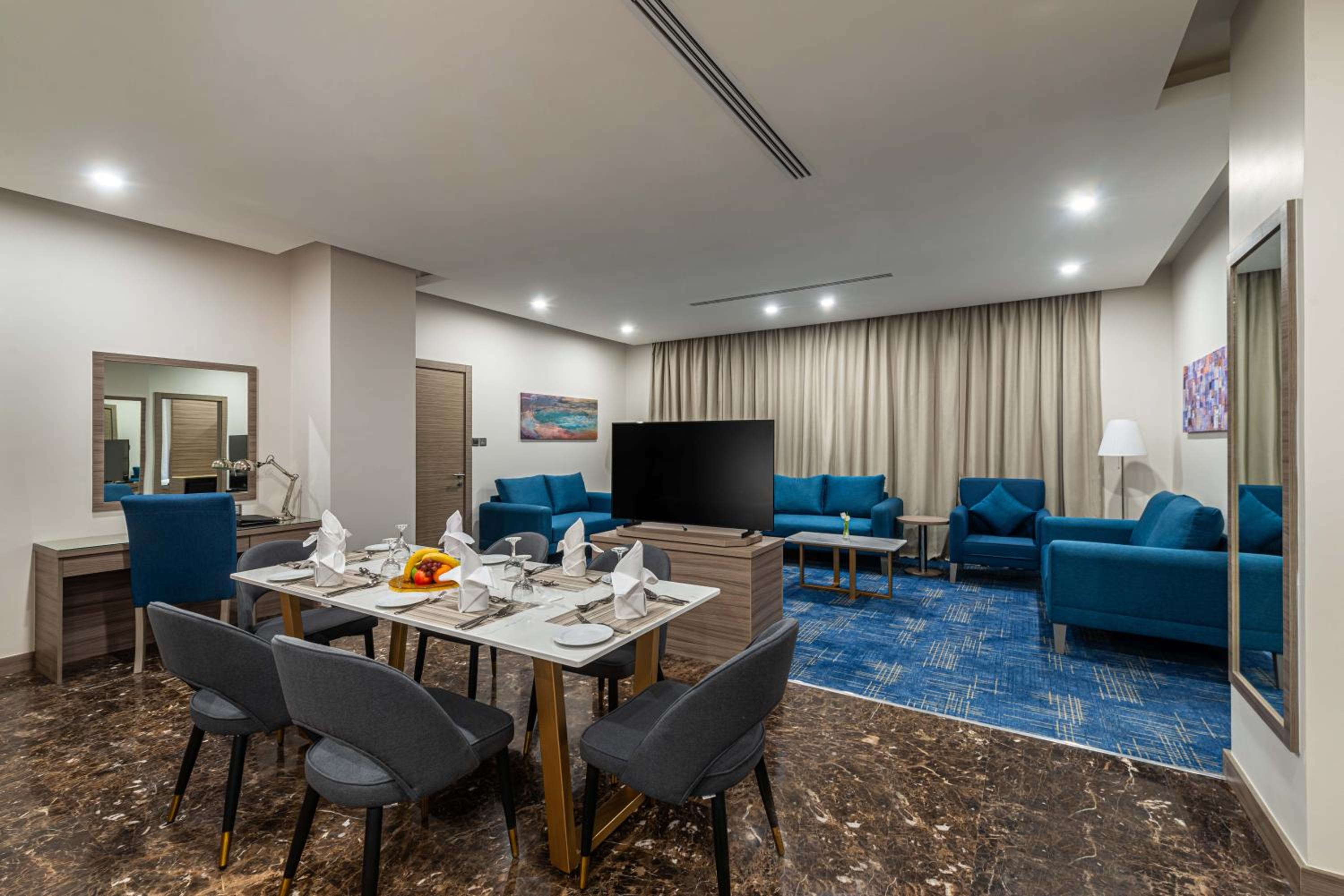 Penthouse Apartment with King Bed and Terrace - Non-Smoking
