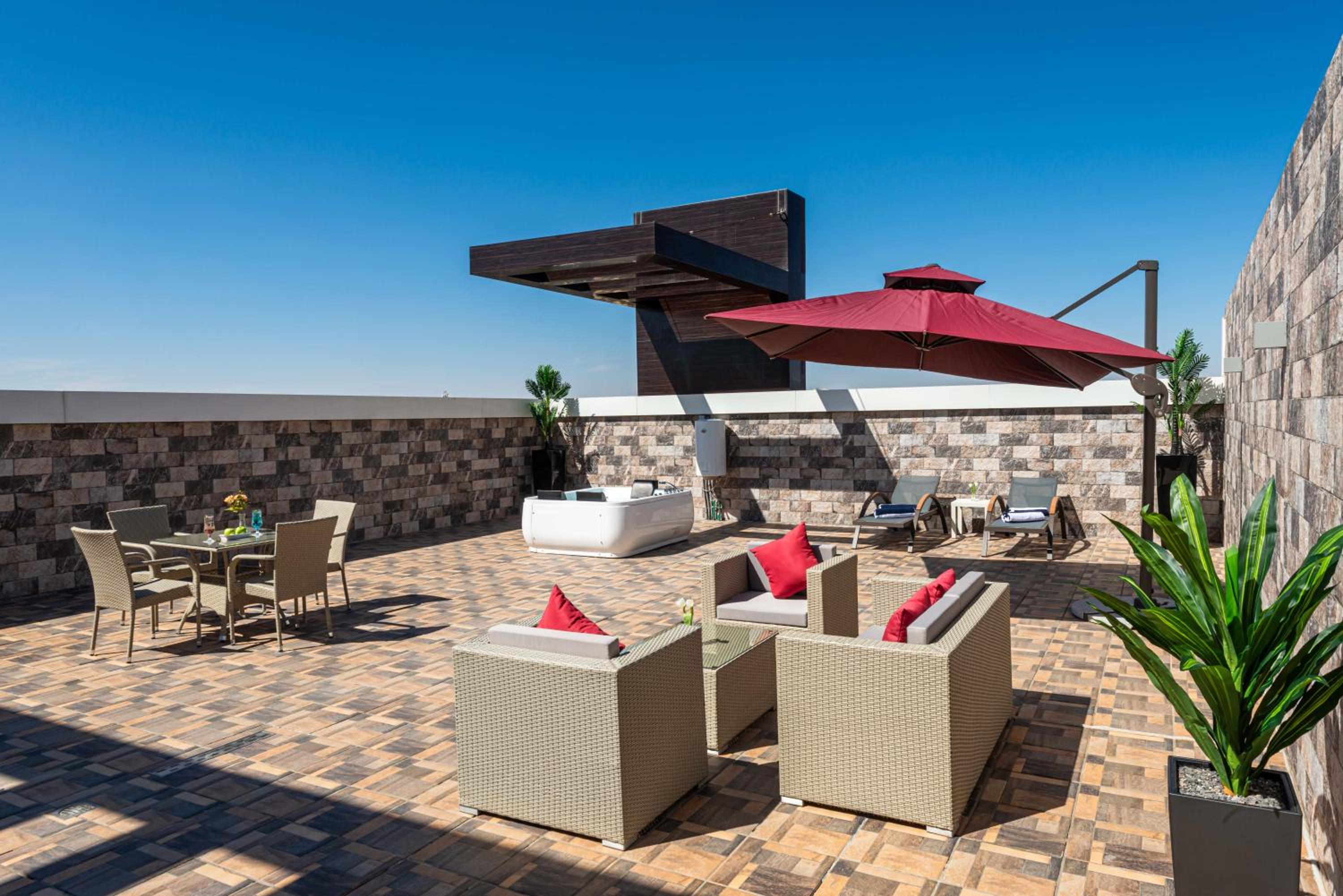 Penthouse Apartment with King Bed and Terrace - Non-Smoking