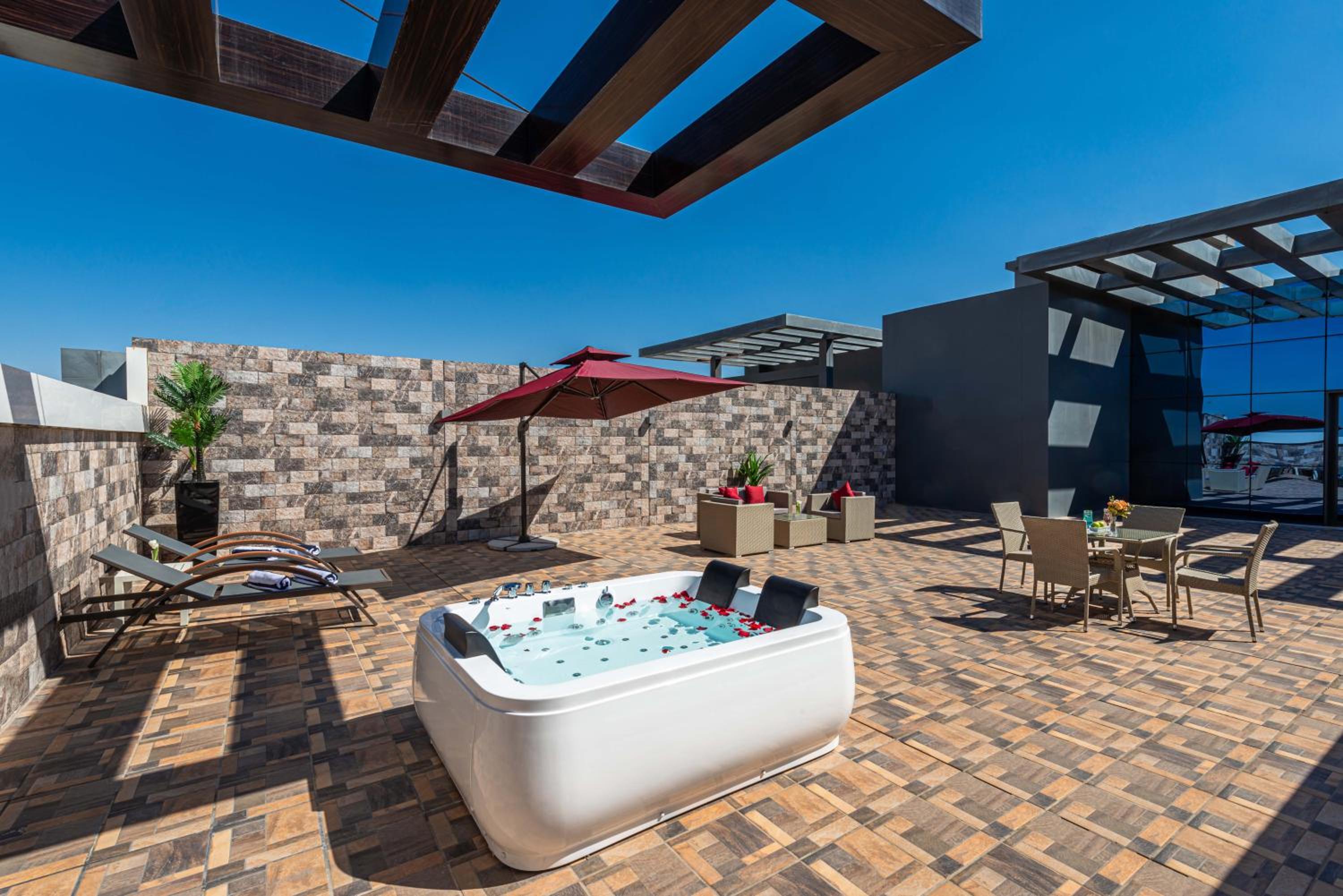 Penthouse Apartment with King Bed and Terrace - Non-Smoking