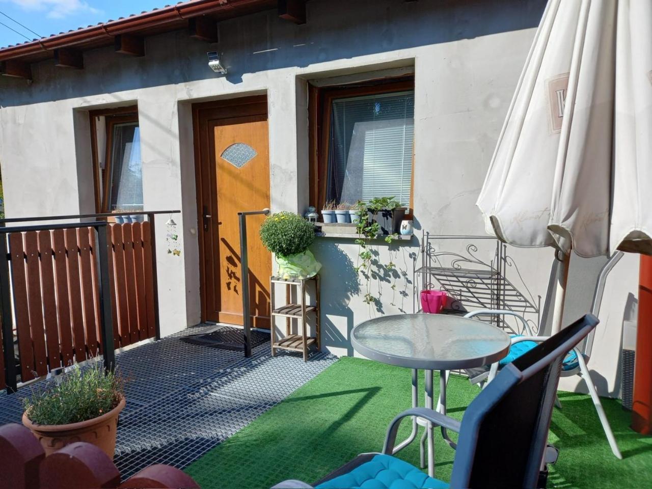 One-Bedroom Apartment - Photo 1