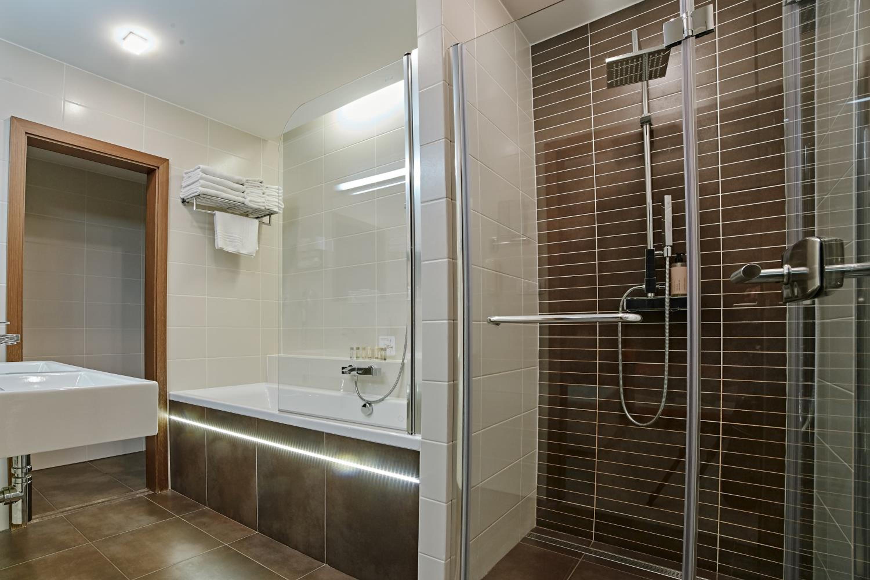 Suite - Photo 4