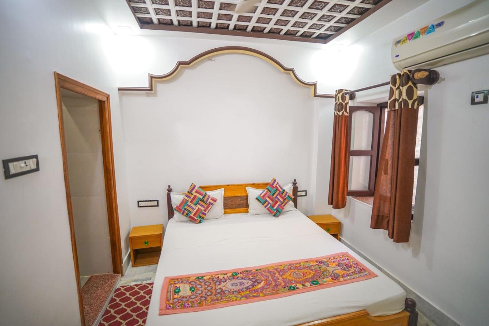 Standard King Room - Photo 2