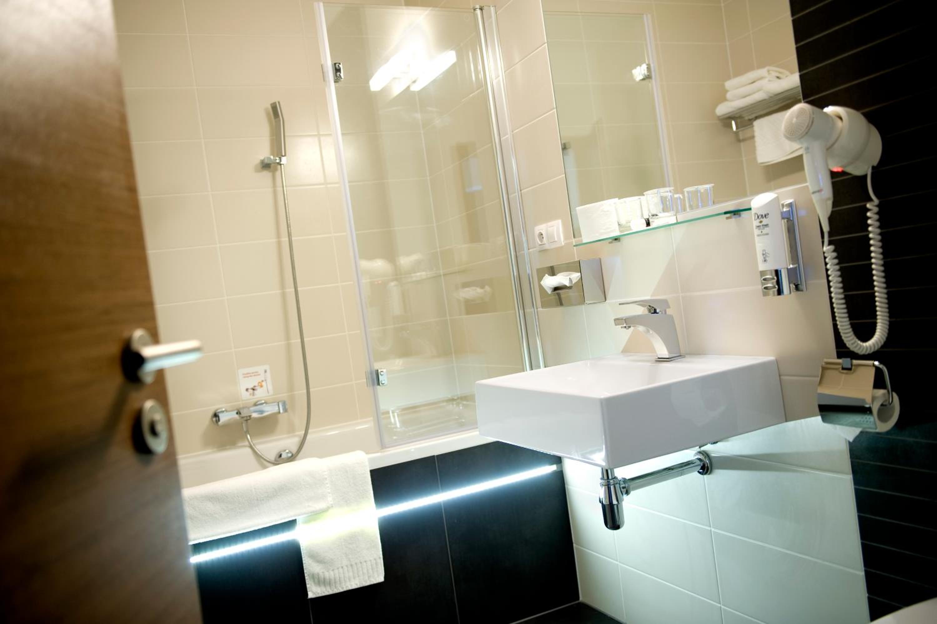 Business Double or Twin Room - Photo 5