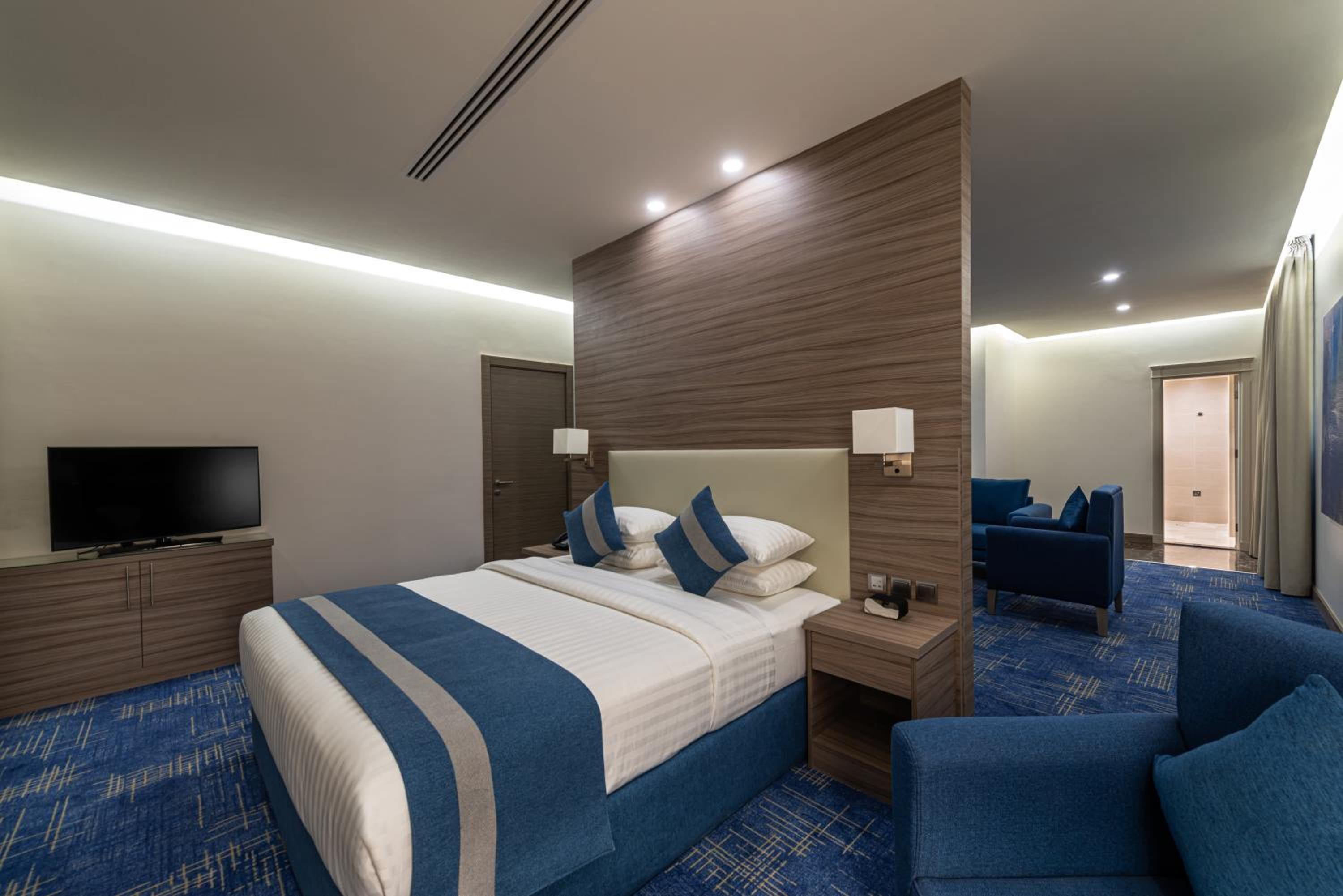 Junior King Suite with View - Non-Smoking - Photo 1