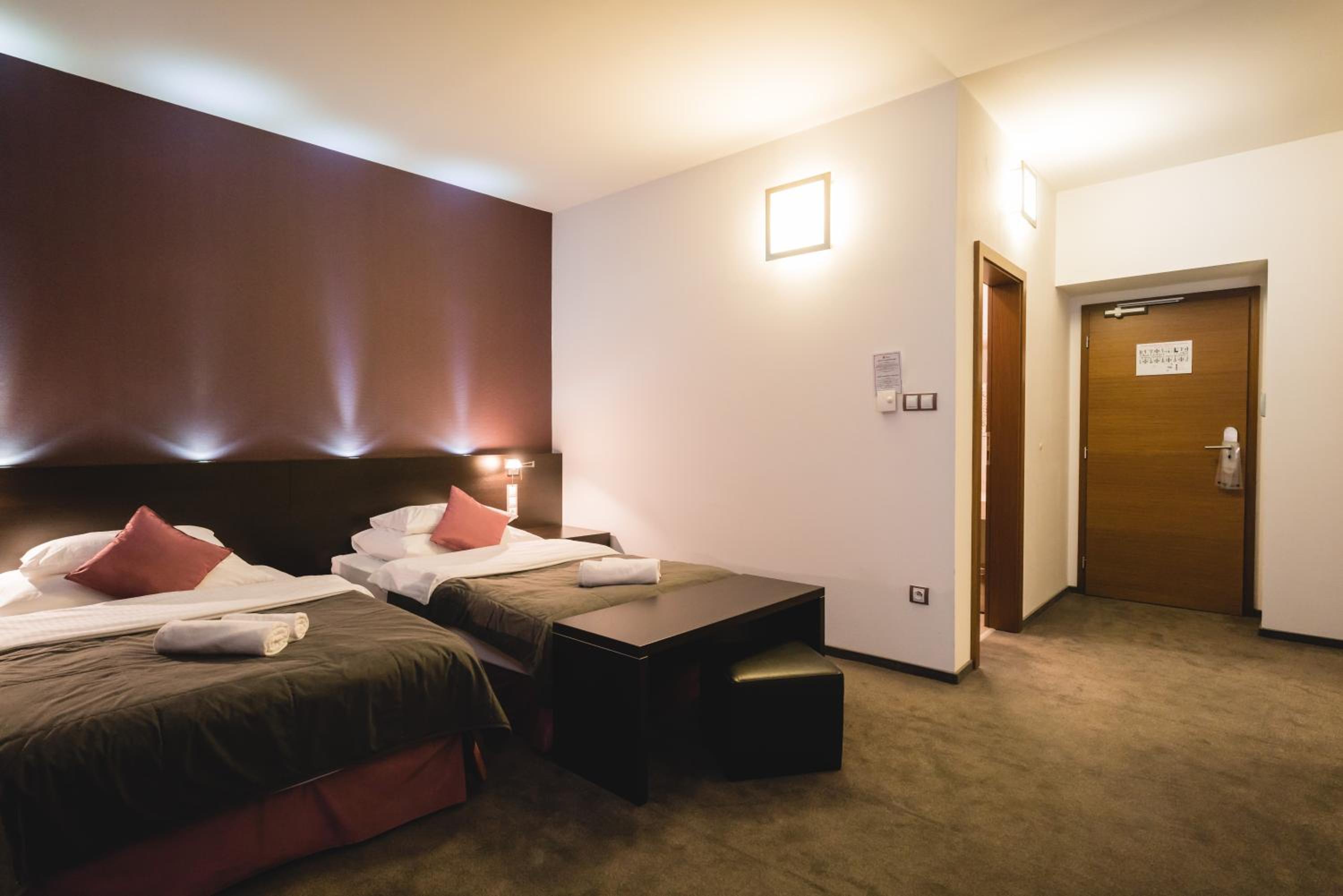 Business Double or Twin Room - Photo 6