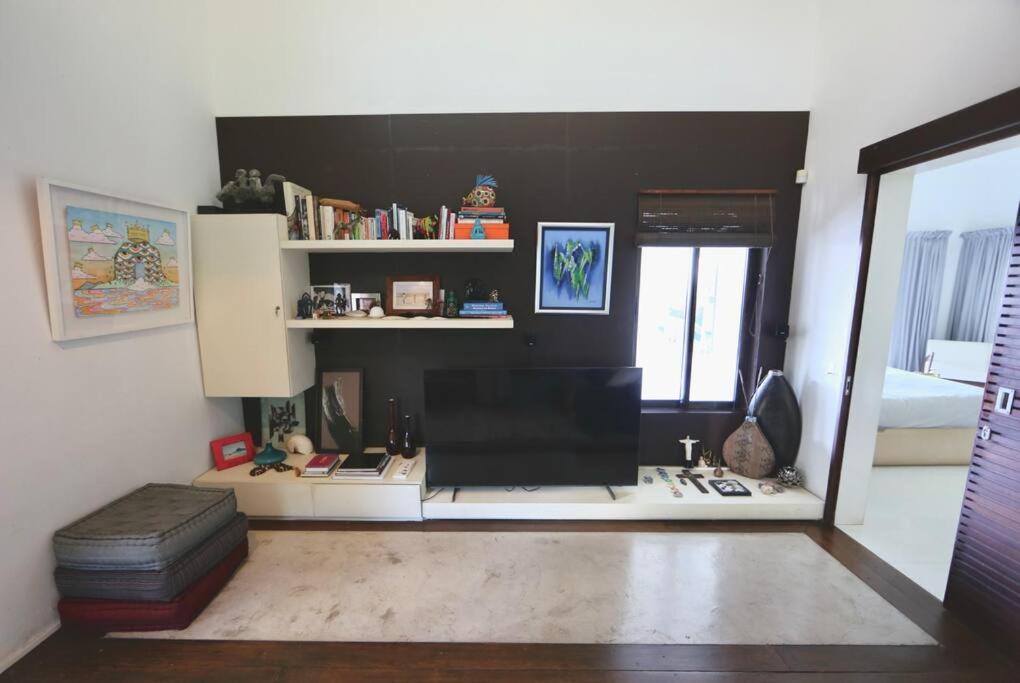 Villa - Photo 1