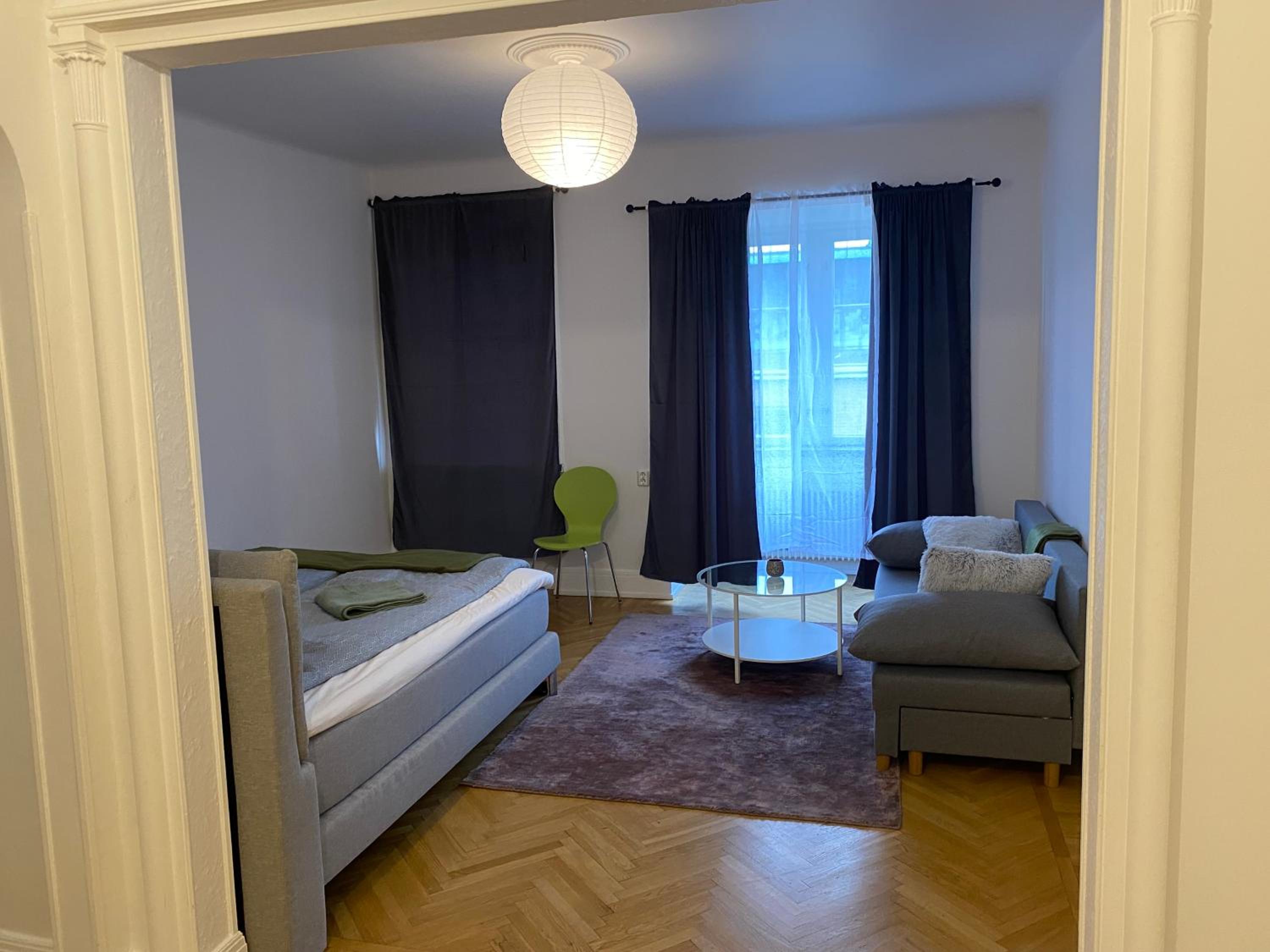 One-Bedroom Apartment photo 1