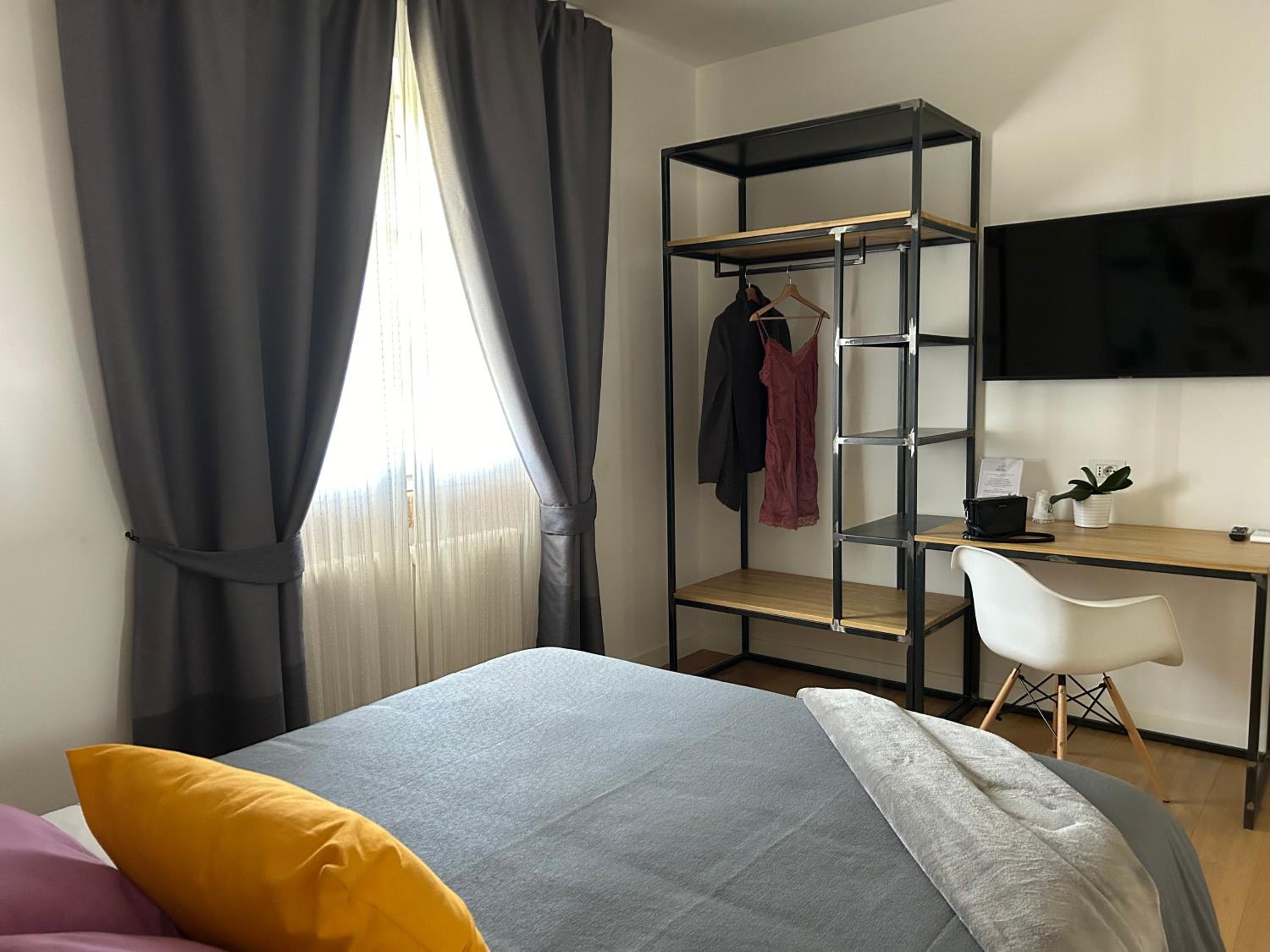 Double Room with Garden View - Photo 6