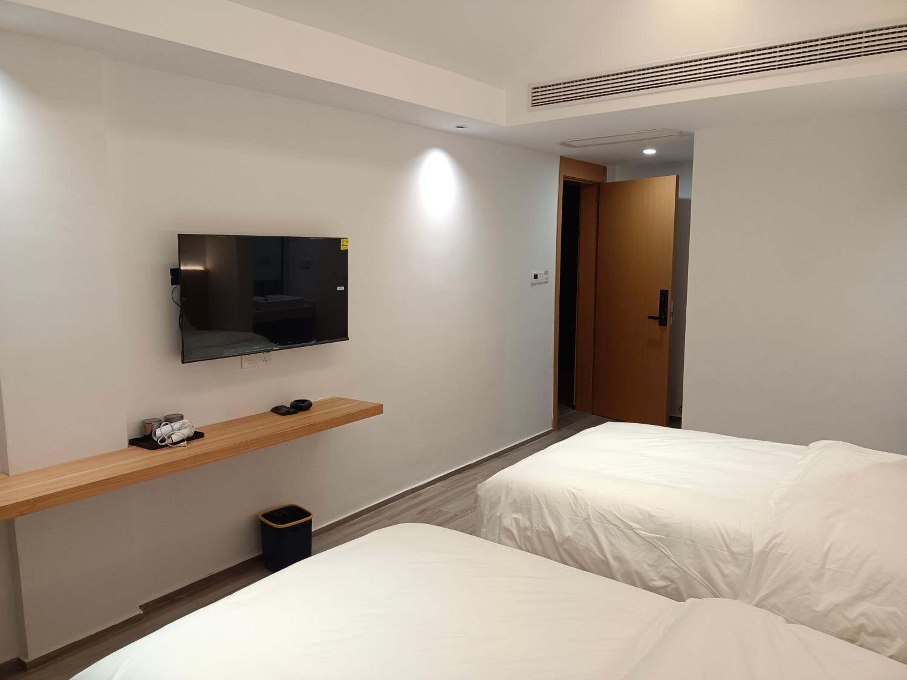 Twin Room with Mountain View photo 3